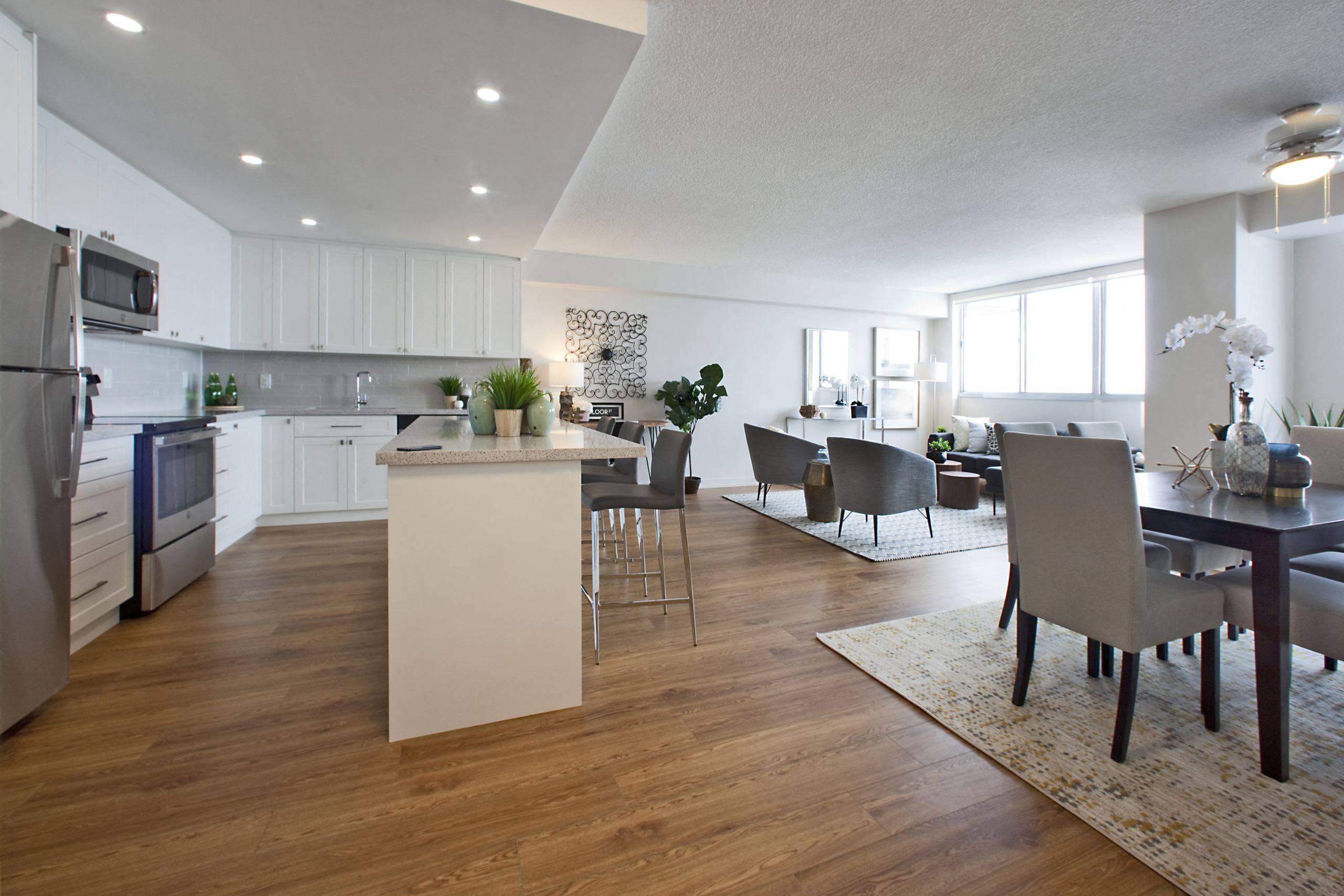 Royal Rose Apartments - The Royale 5