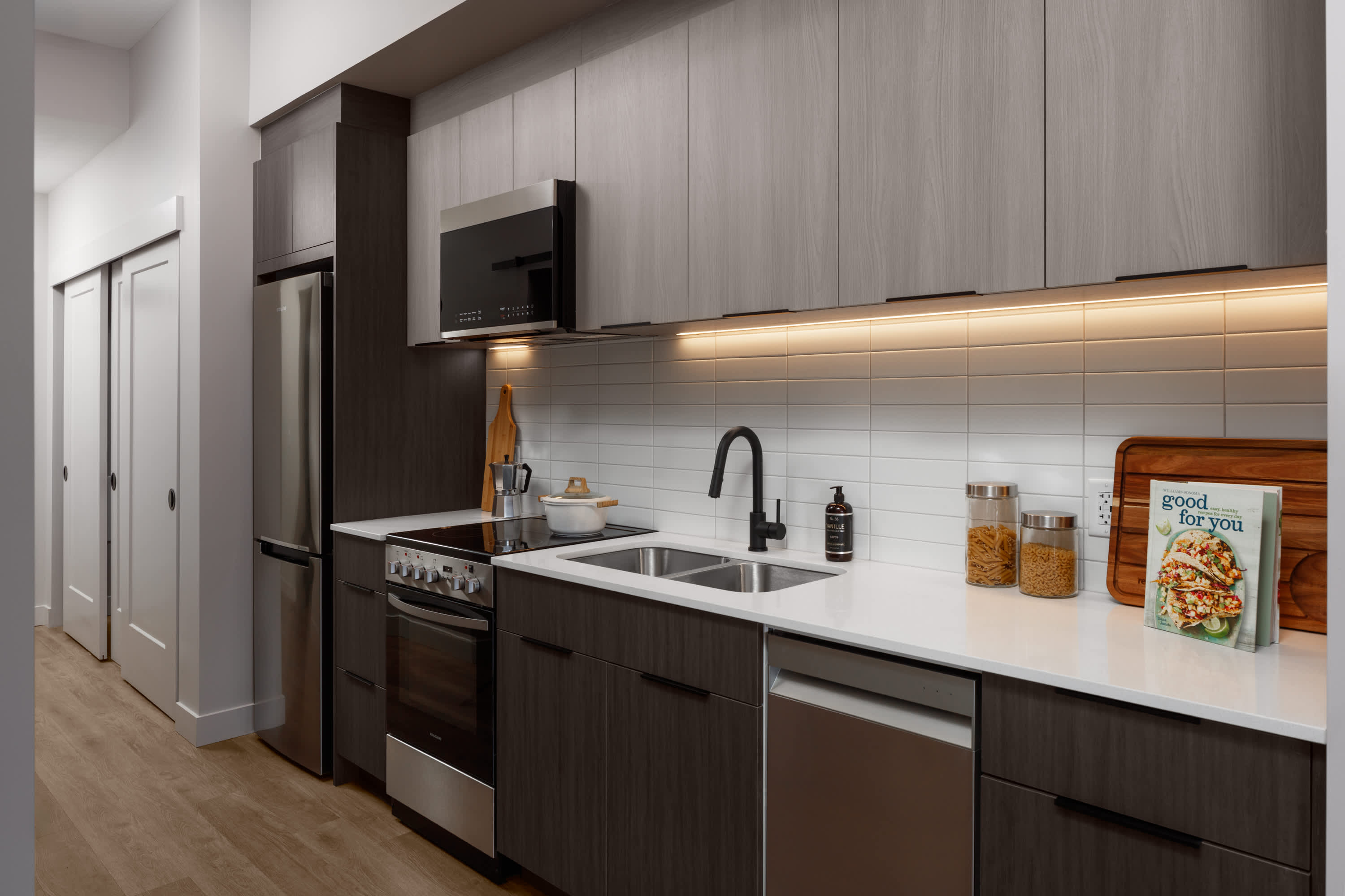 THE AMBROSI - 2 Bed 2 Bath E 4