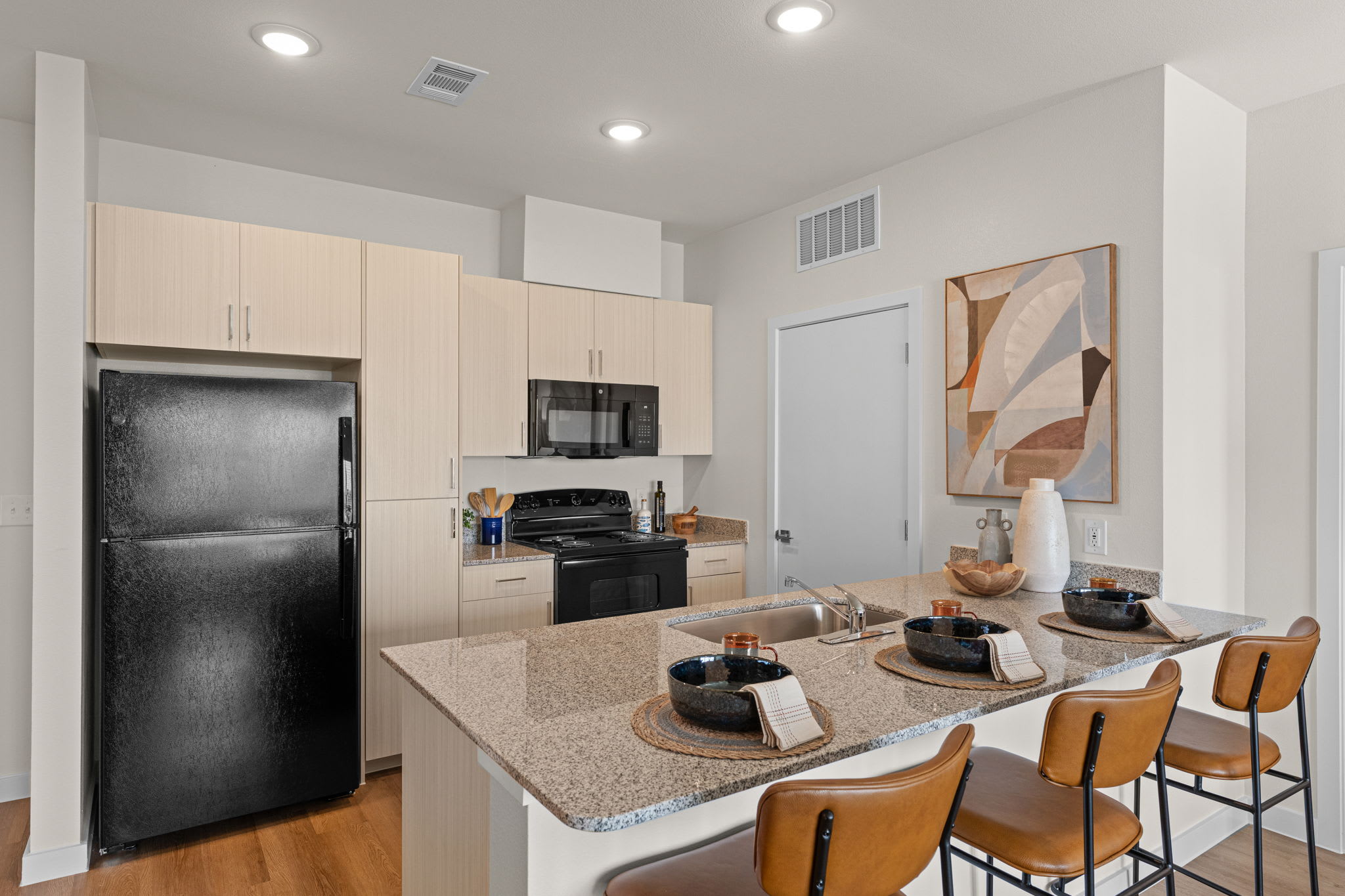 Cyrus Apartments 7 of 11