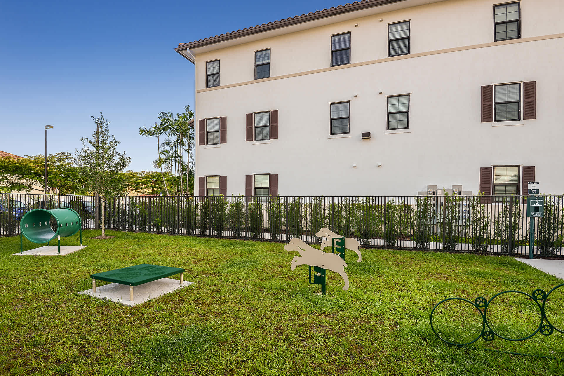 Azura Apartments 5 of 12