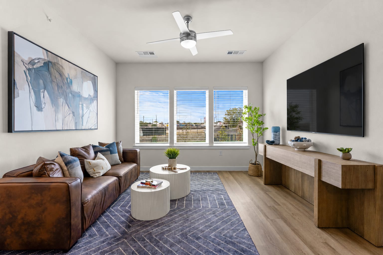 Cyrus Apartments 5 of 11