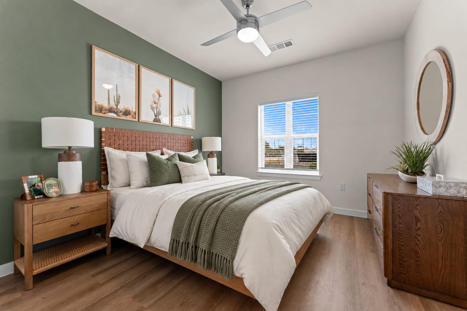 Cyrus Apartments 6 of 11