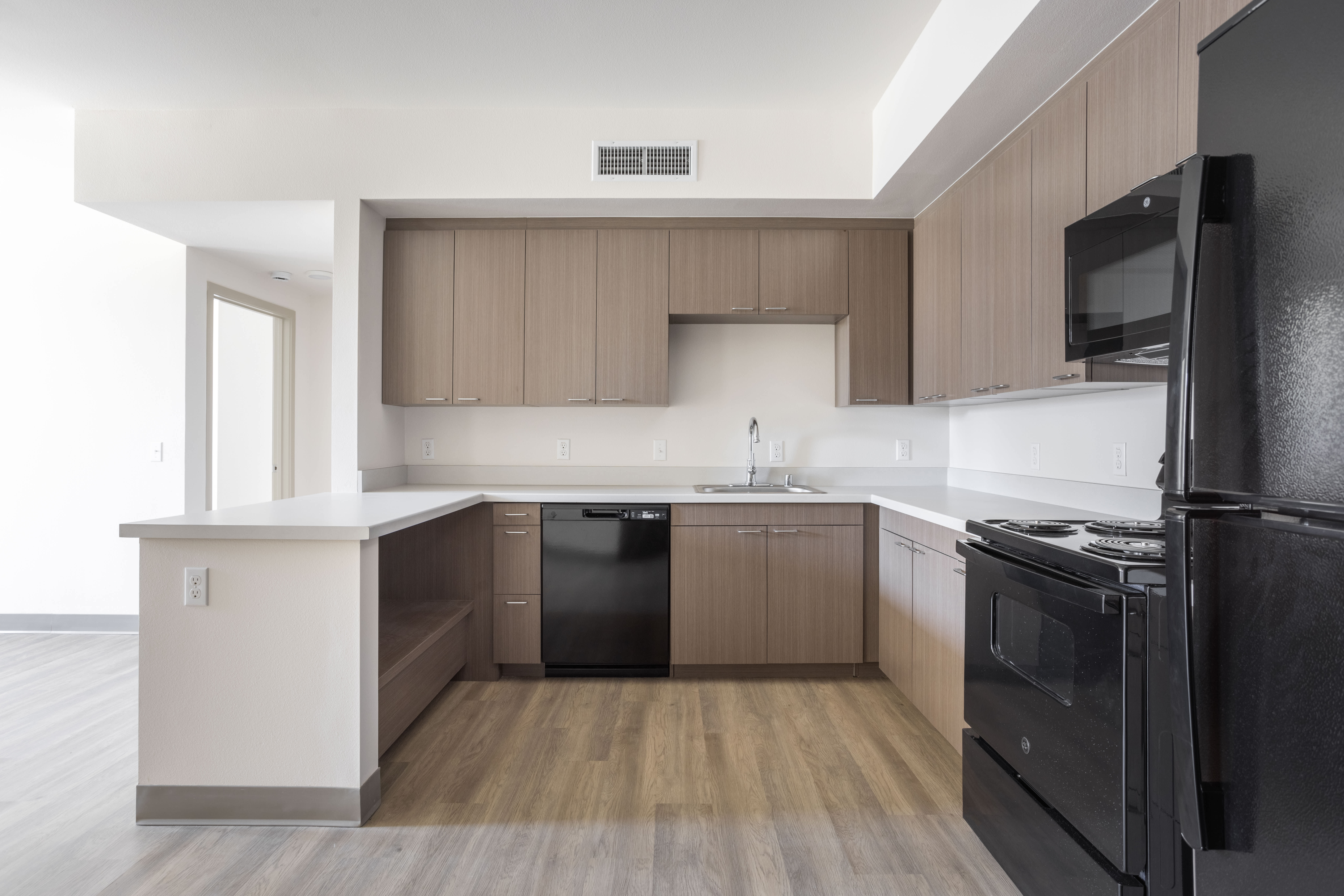 Lakeland Apartments 6 of 8