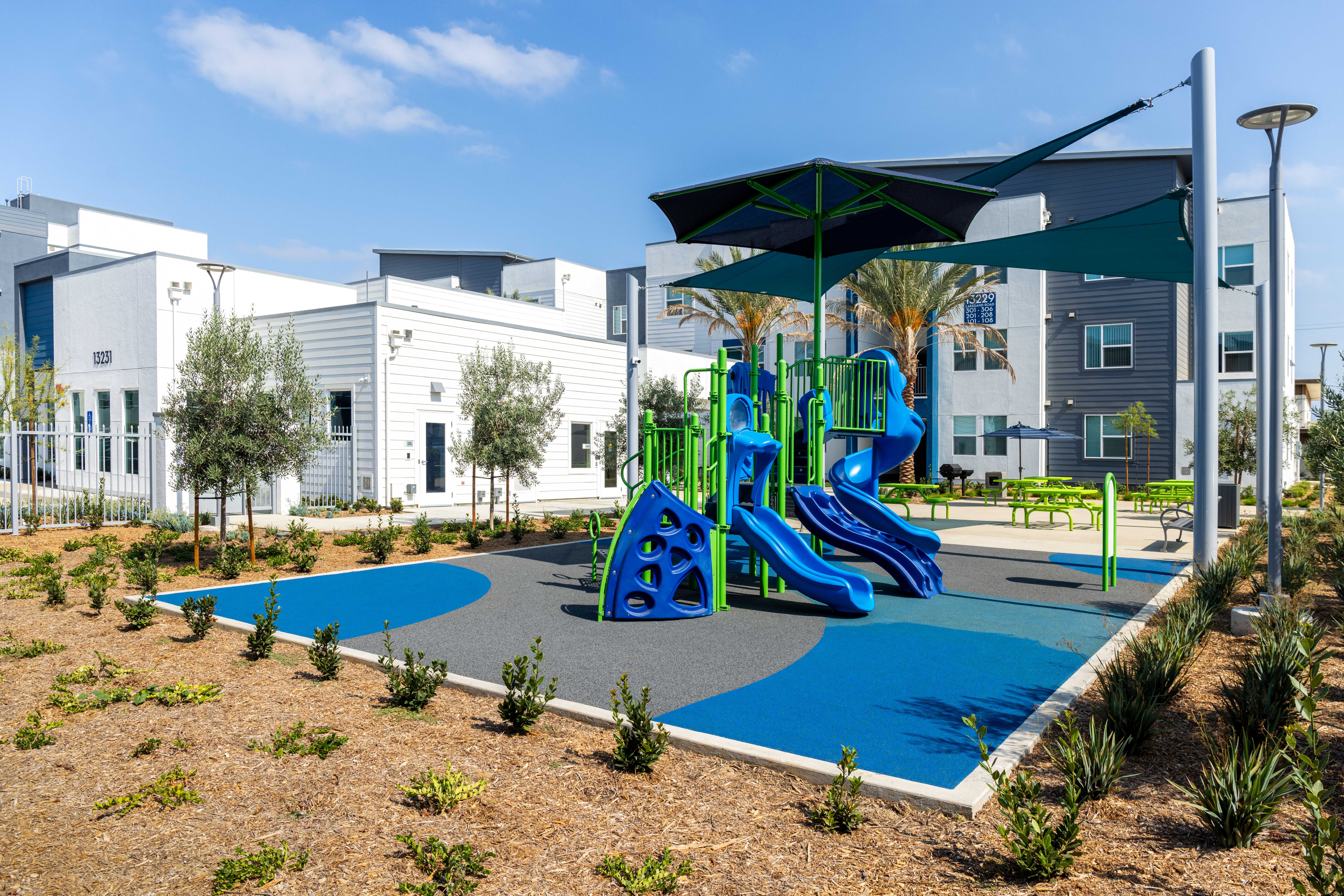 Lakeland Apartments 4 of 8