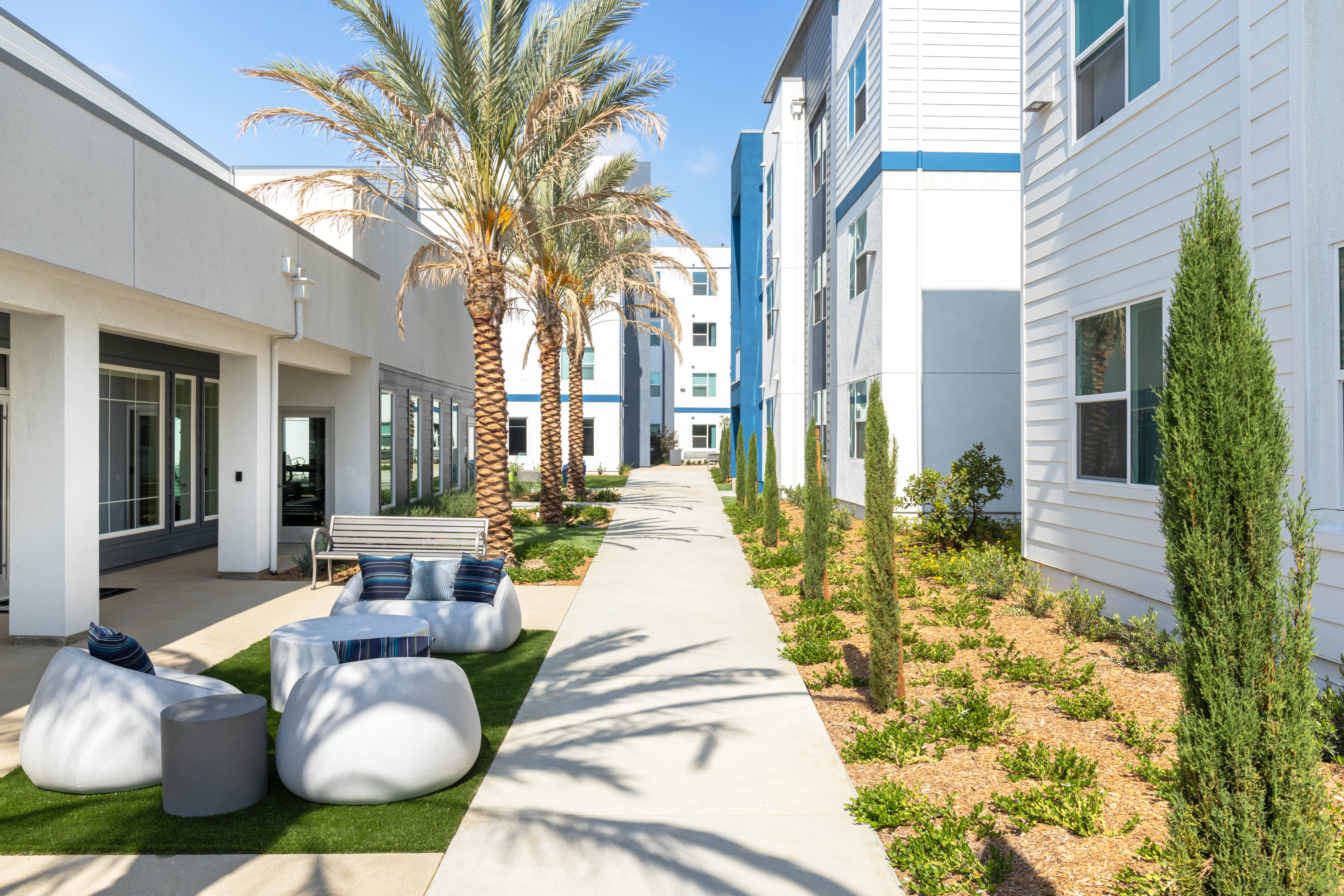 Lakeland Apartments 5 of 8