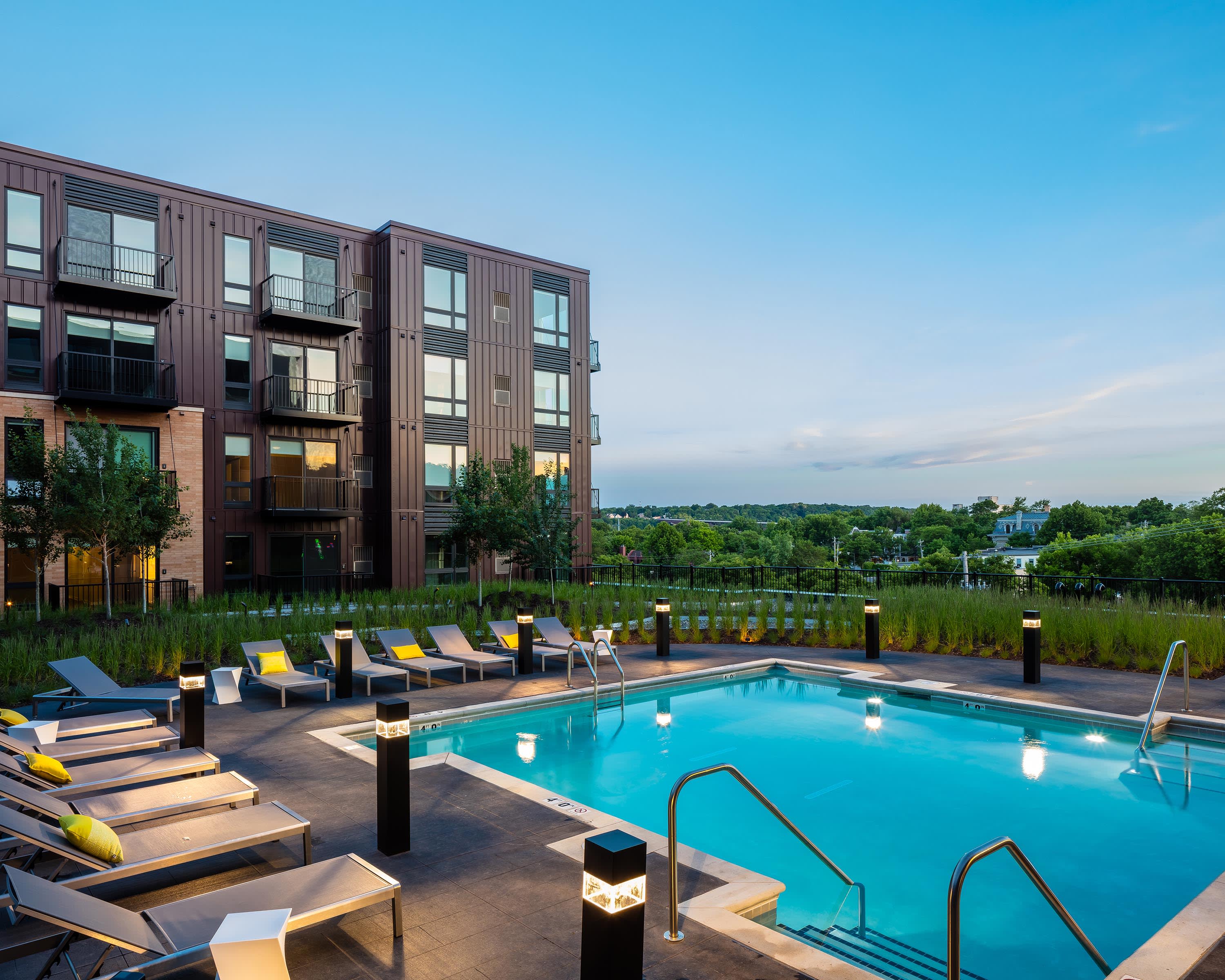 Oxbo Urban Rentals rooftop pool deck and jacuzzi - St. Paul, MN