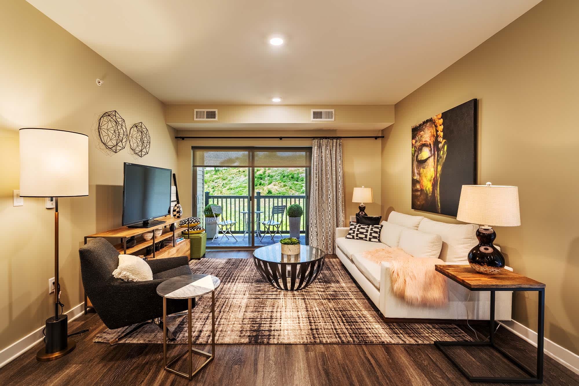 Luxury Apartments in North Hills, Pittsburgh | Cosmopolitan Apartments