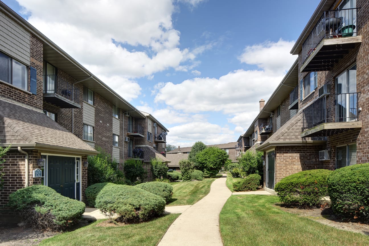 Apartments In Carol Stream The Greenway At Carol Station