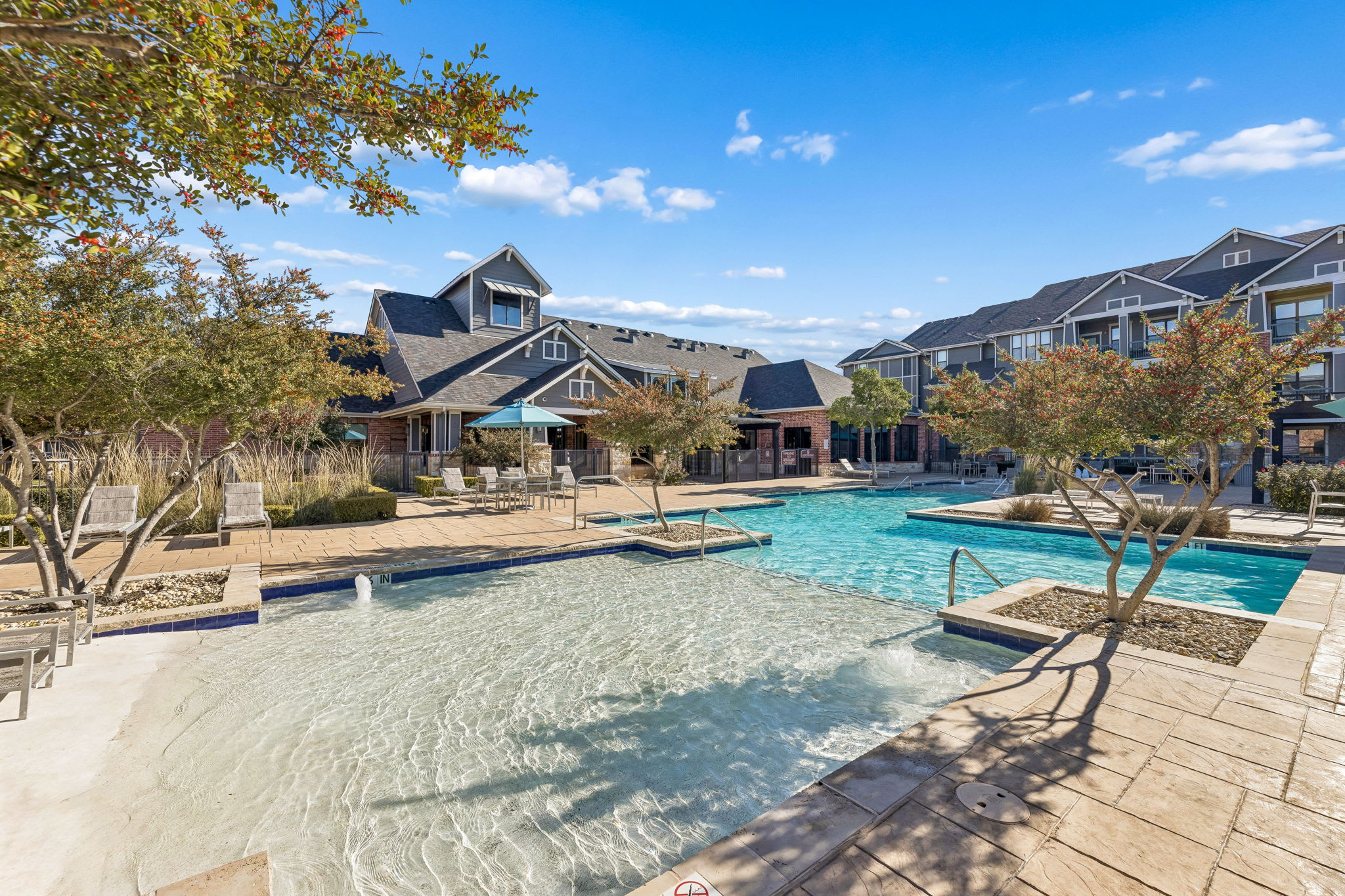 Lewisville Apartments | Platinum Castle Hills