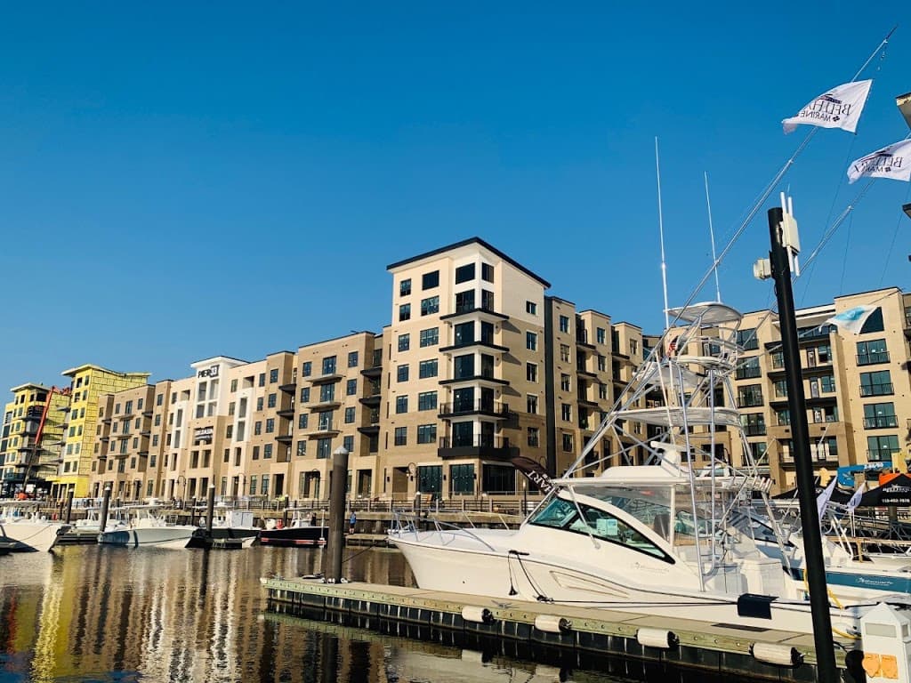 Pier 33 Apartments 6 of 8