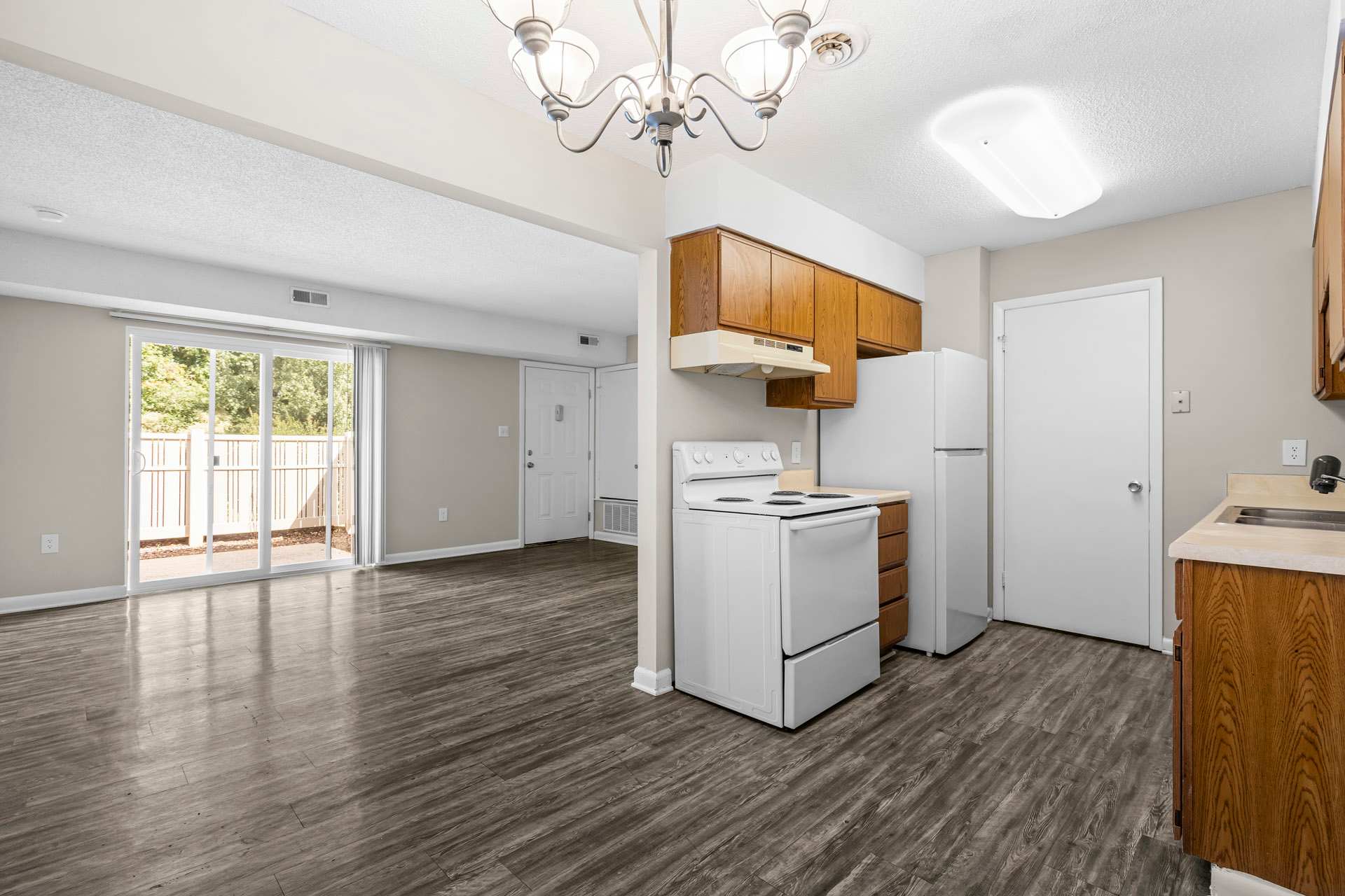 Woodland Creek Townhomes and Apartments 11 of 11