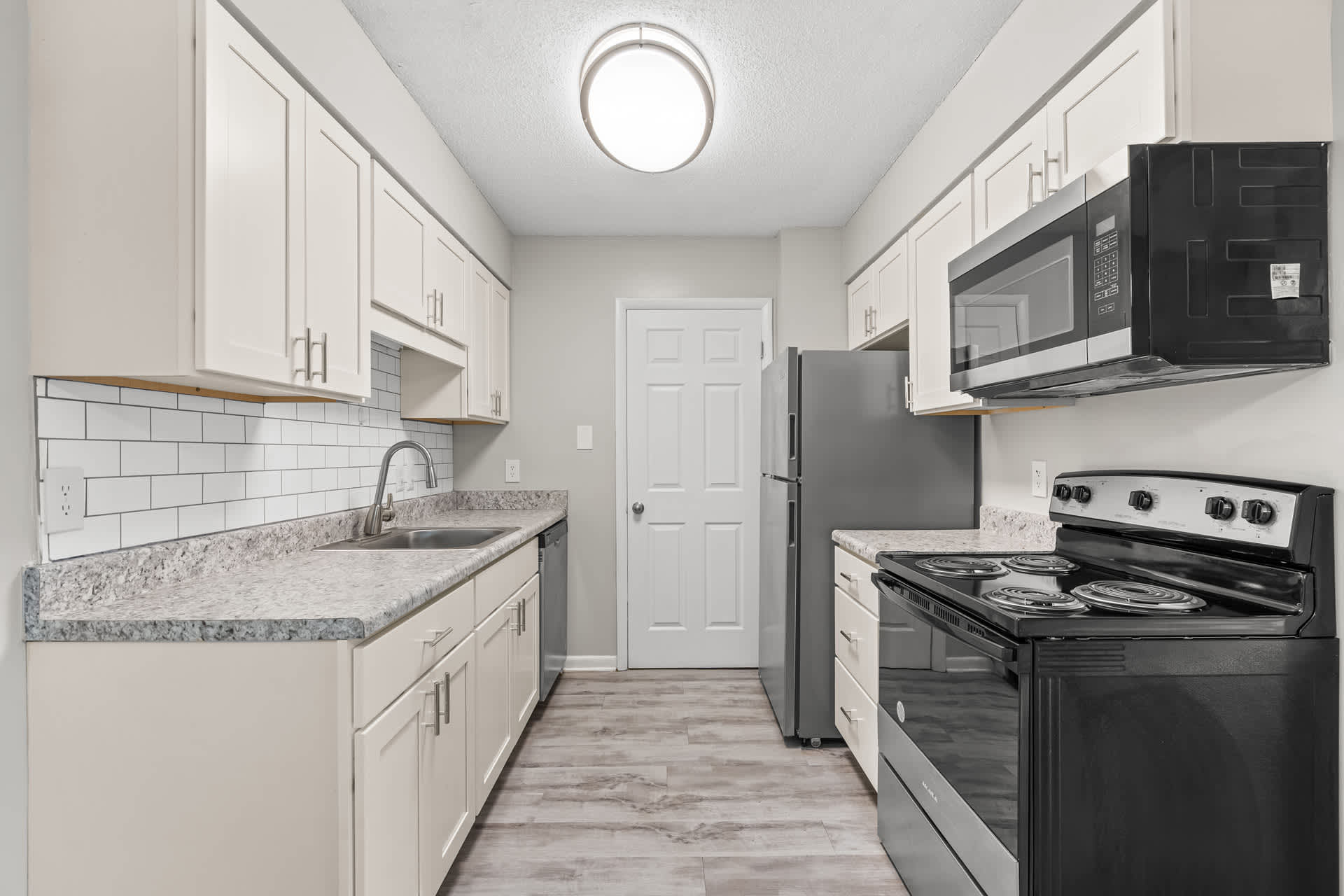 Woodland Creek Townhomes and Apartments 2 of 11