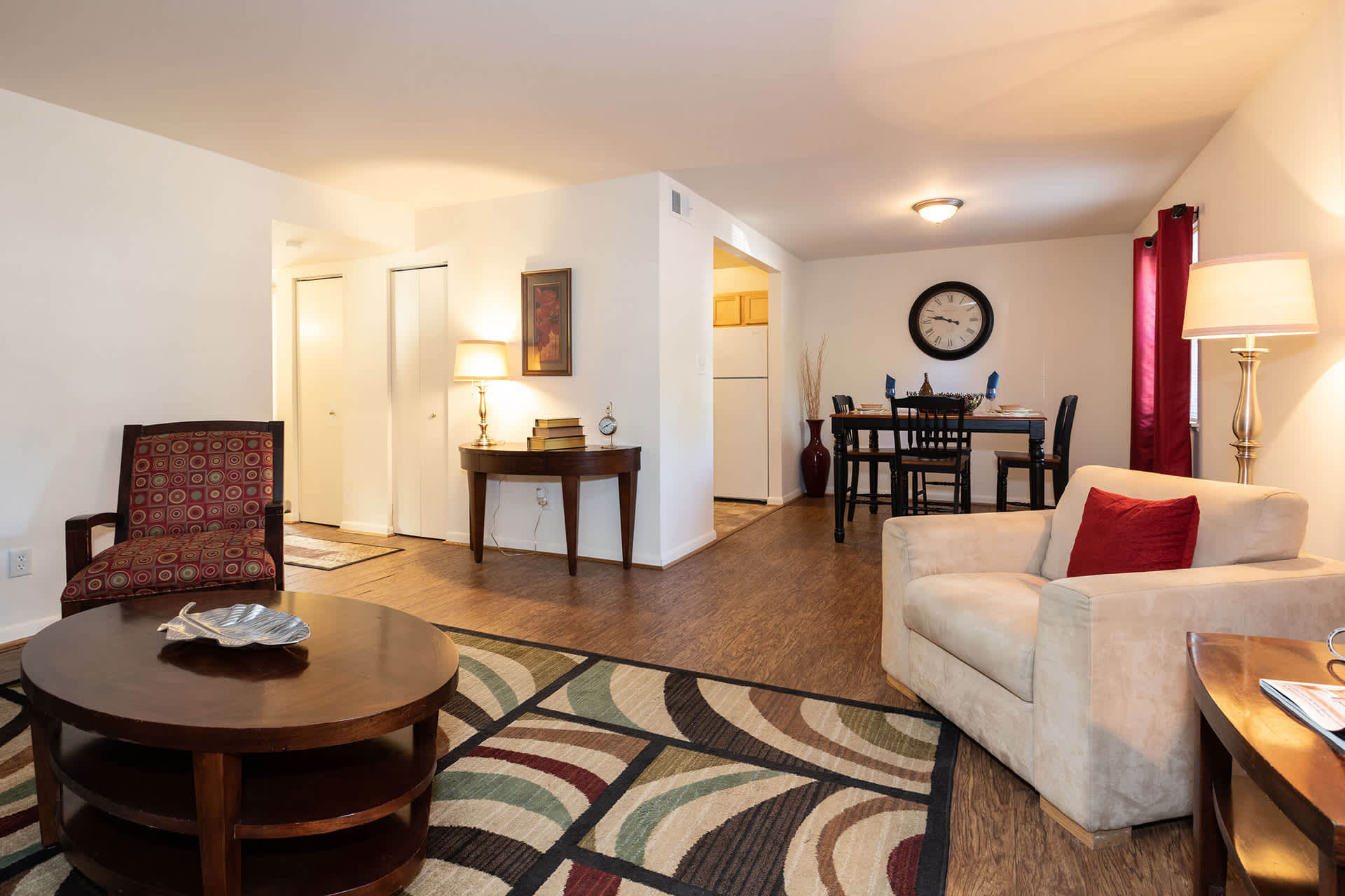 Newport Lake Apartments 4 of 7