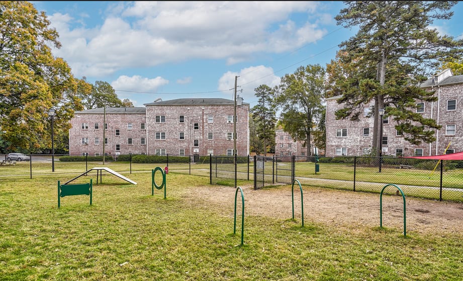 Wedgwood Apartments 2 of 9