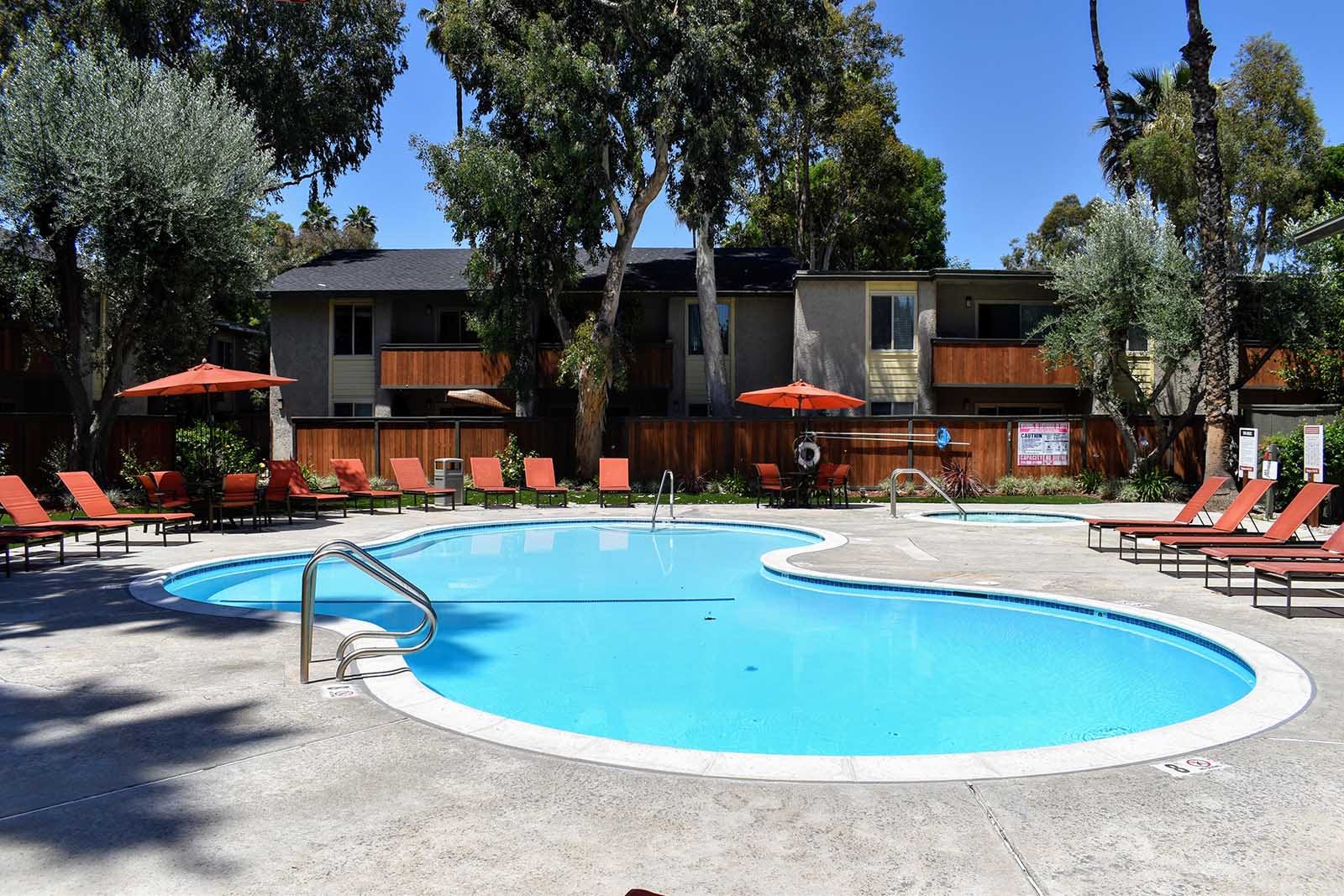 Americana Warner Center Apartments In Canoga Park San Fernando Valley Los Angeles Ca