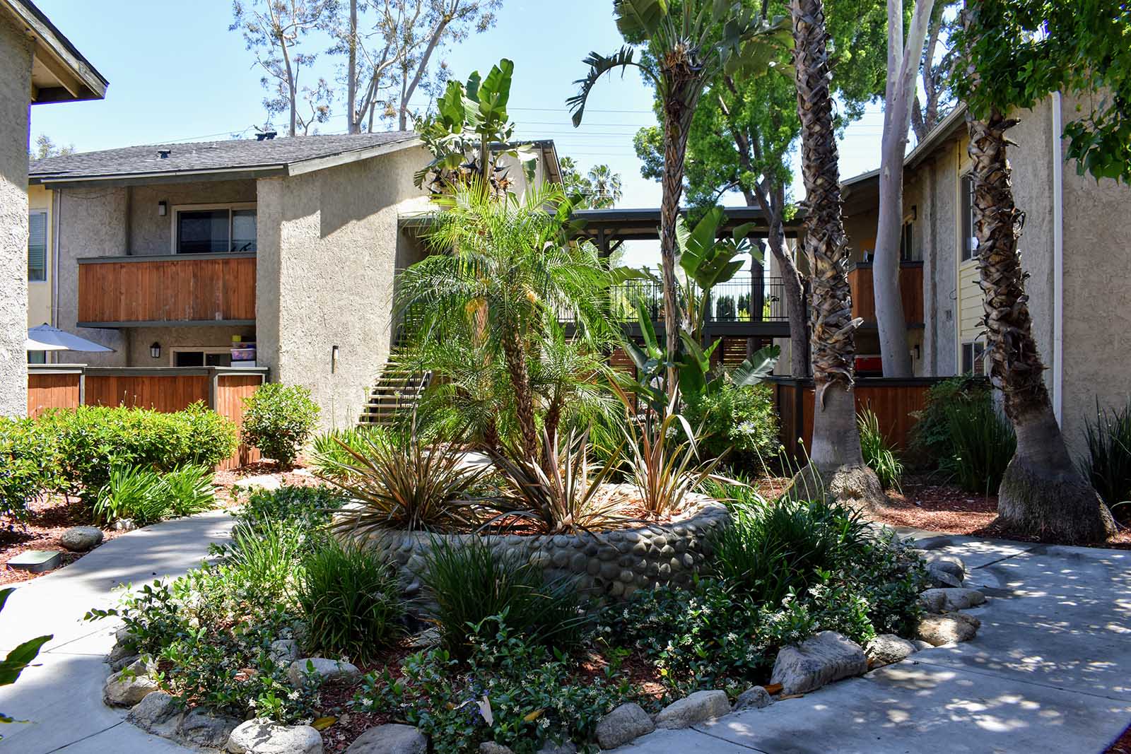 Americana Warner Center Apartments In Canoga Park San Fernando Valley Los Angeles Ca