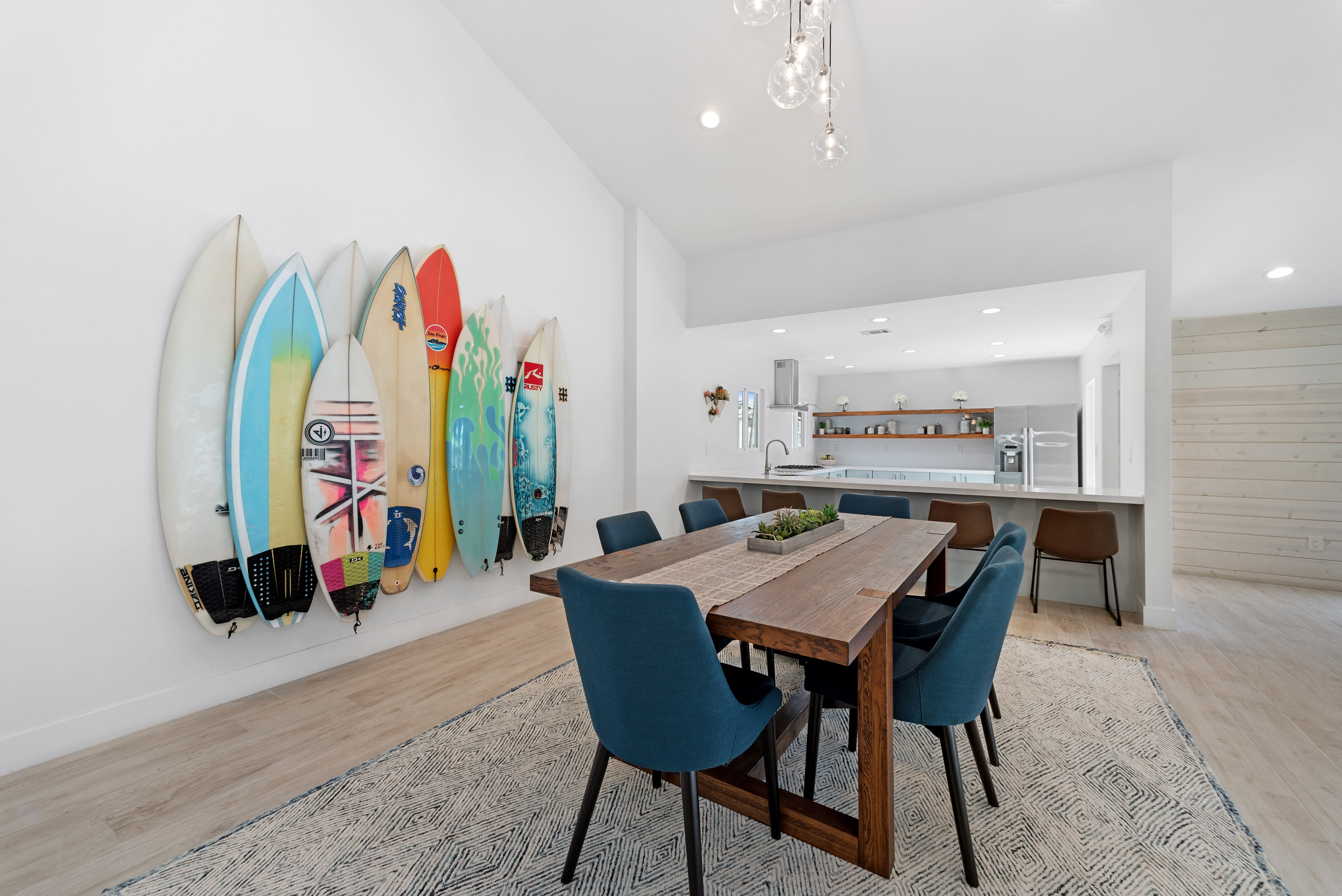 Pointe Luxe Apartment Homes 2 of 2