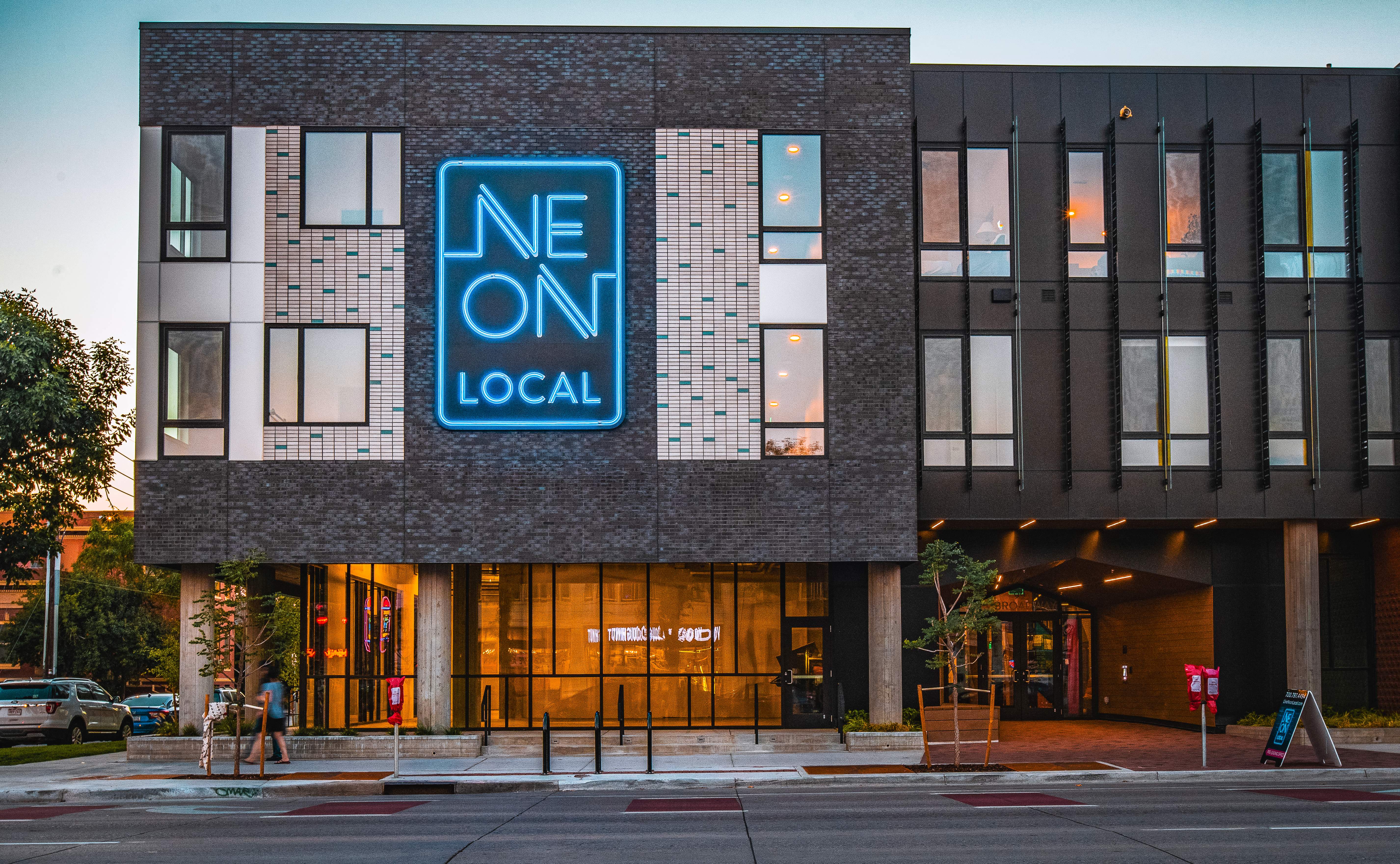 Neon Local 4 of 5