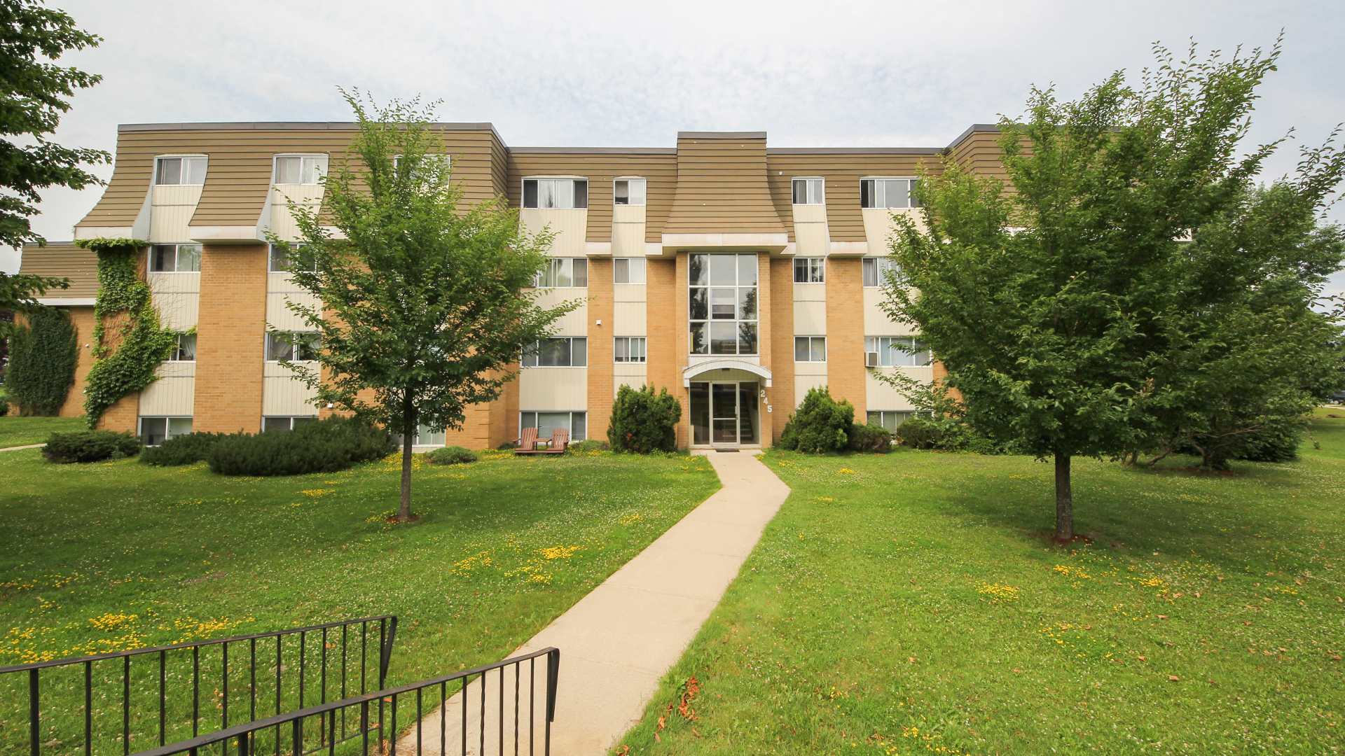 Photo 2 of Elroy Apartments - One Bedroom - 650 Ft² - $1395 rental property