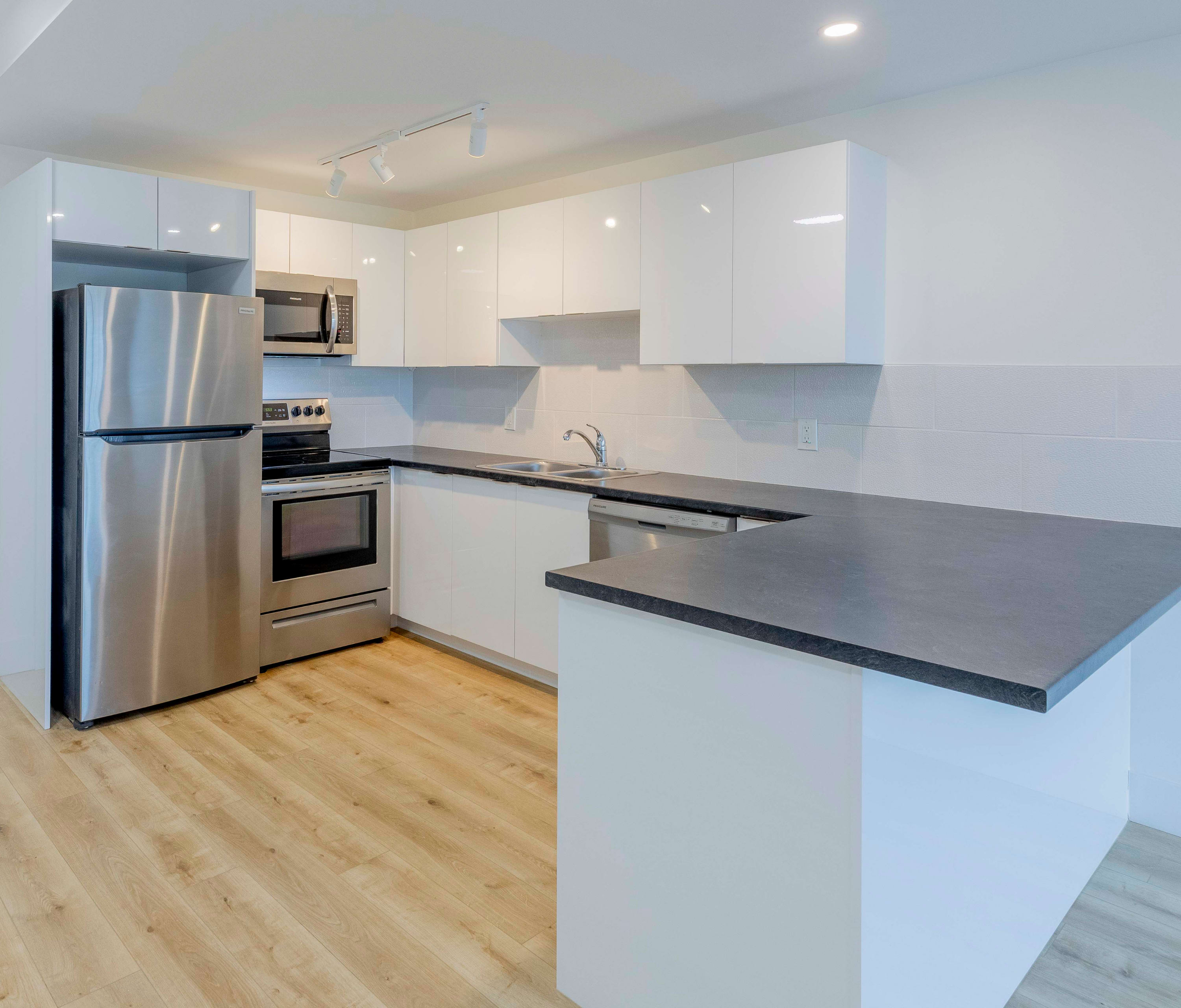 270 Parkside Drive - Two Bedroom 3
