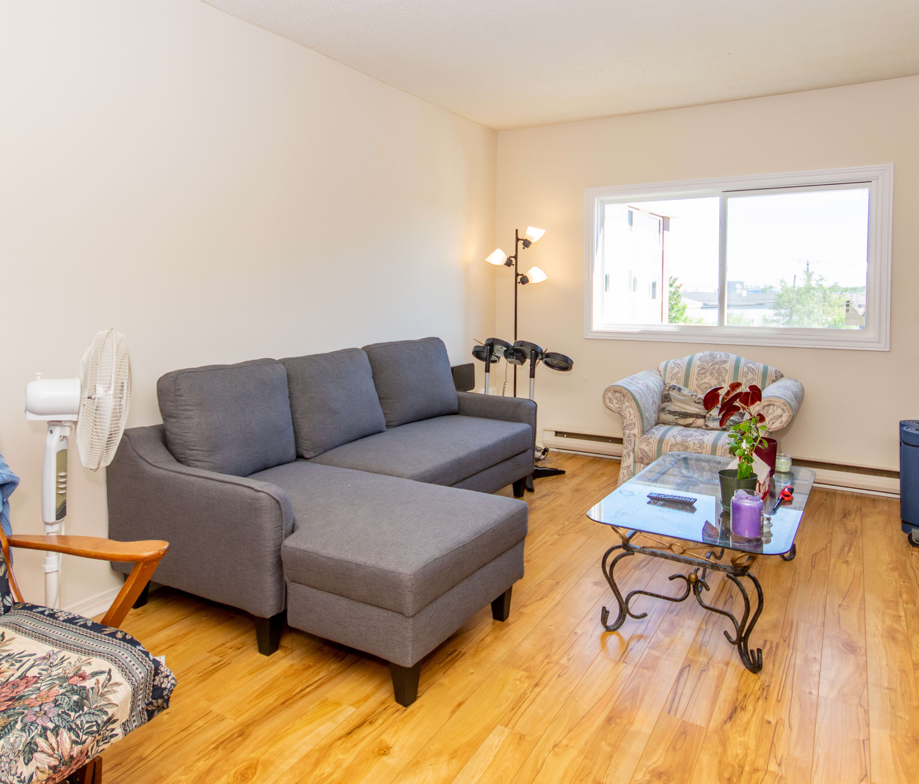 Photo 3 of 50 60 Greenfields and 190 Parkside - Three Bedroom - 994 Ft² - $1635 rental property