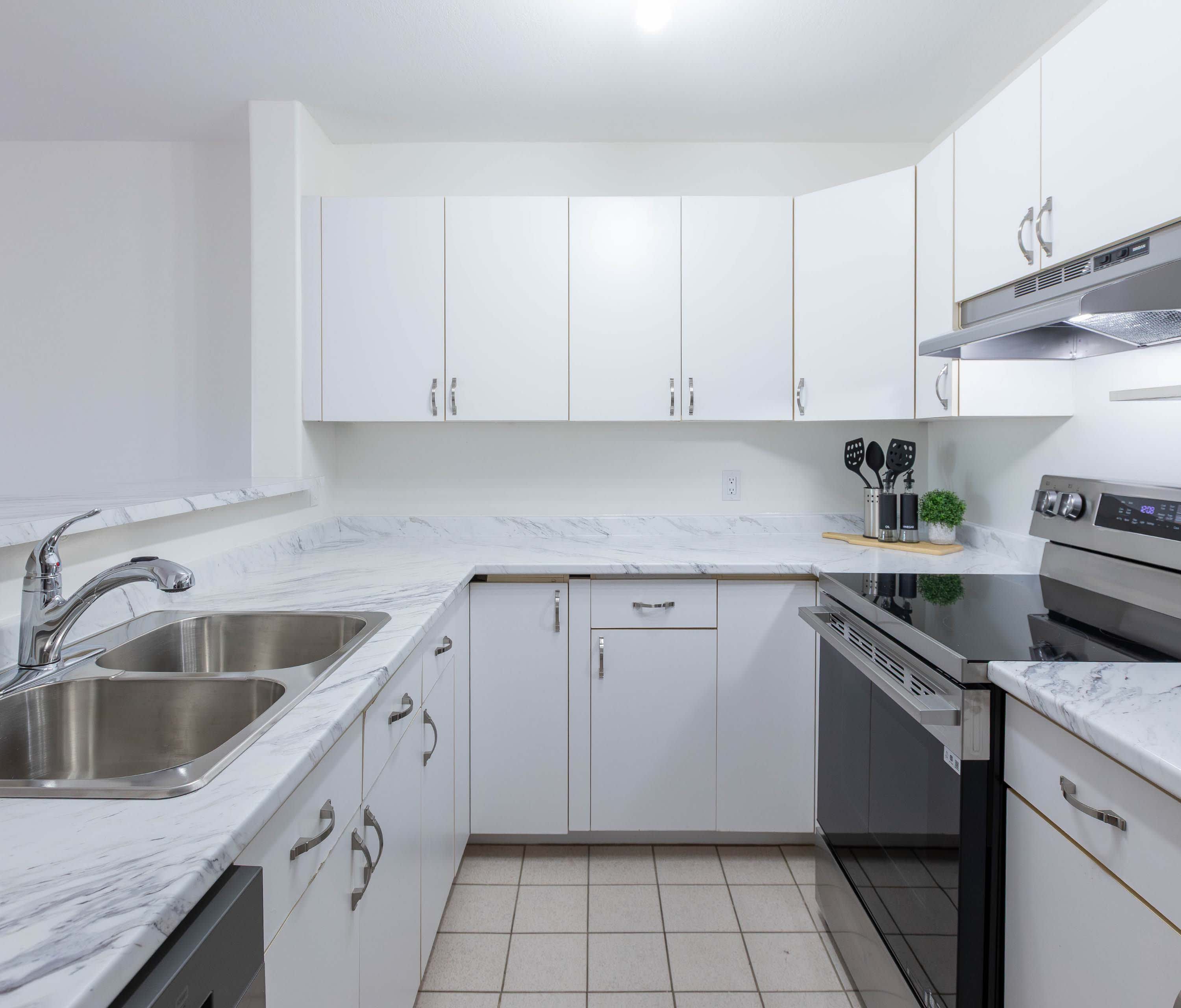 Photo 2 of Cambridge Court - Two Bedroom - 945 Ft² - $1455 rental property