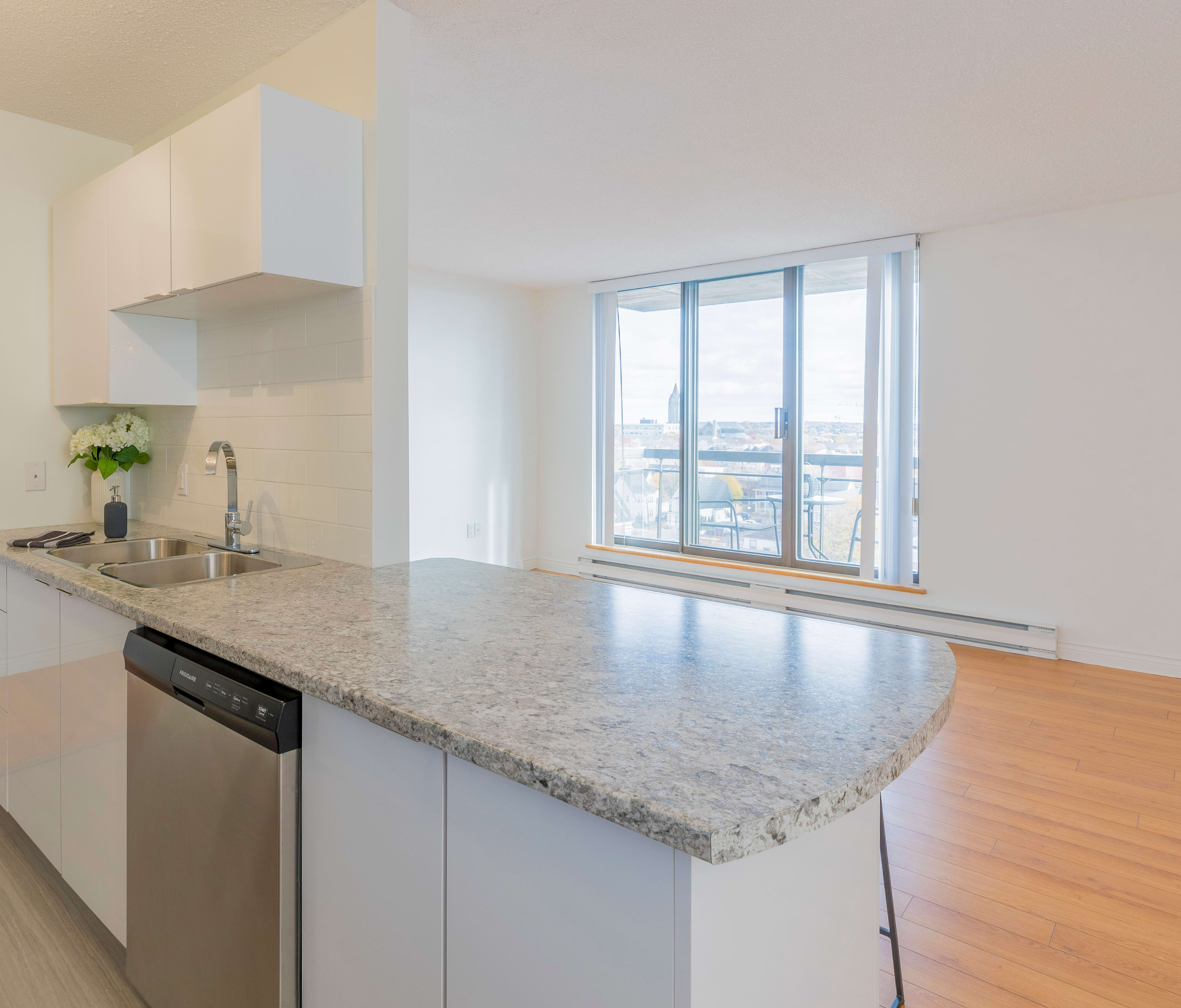 Photo 2 of Cameron Arms Apartments - Two Bedroom Large - 1015 Ft² - $1495 rental property
