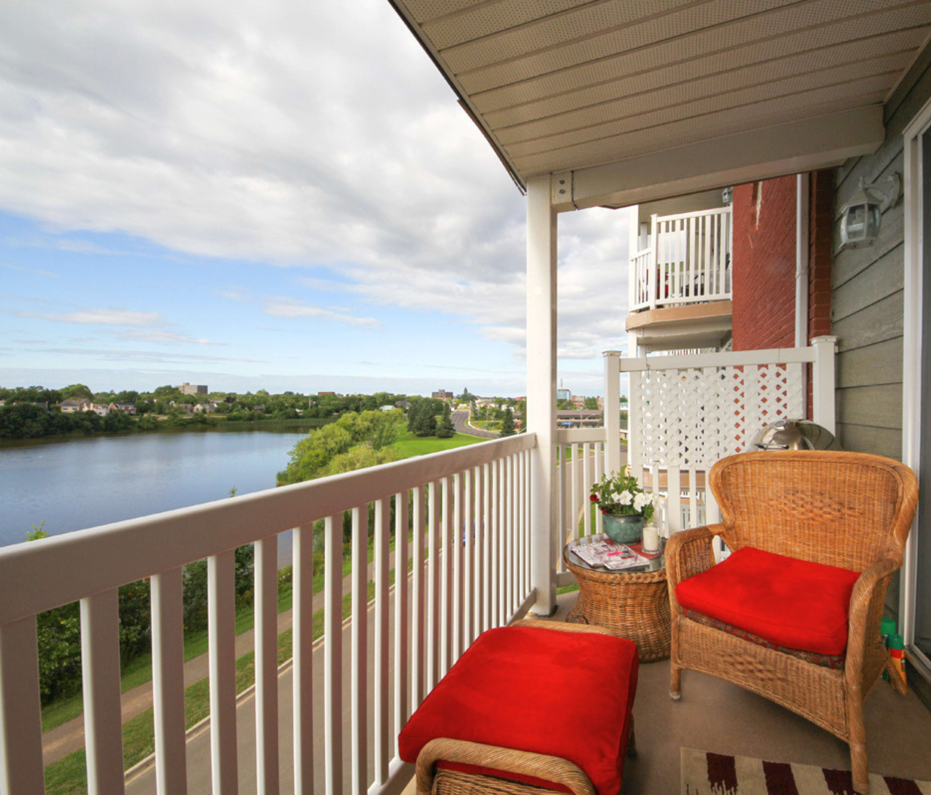 Photo 2 of Eagle Ridge Estates - Two Bedroom - 962 Ft² - $1450 rental property