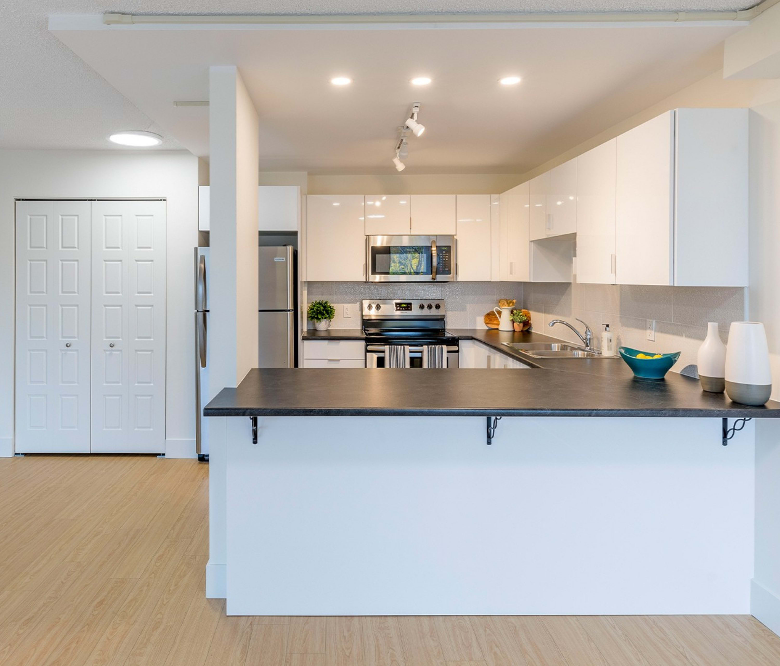 Photo 3 of Forest Hill Towers - Two Bedroom - 879 Ft² - $1745 rental property