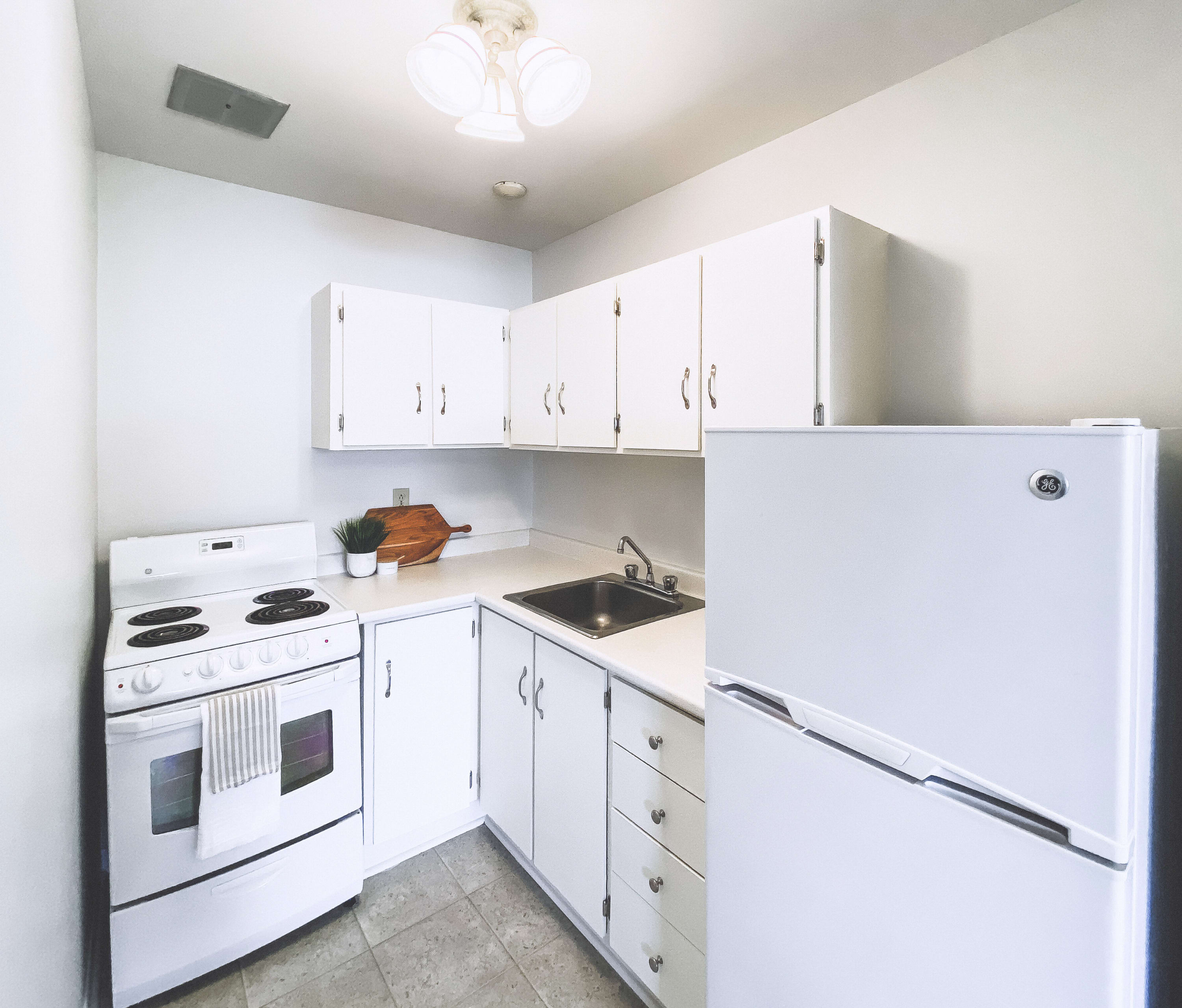 Photo 3 of Mount Pleasant Manor - Bachelor - 476 Ft² - $1125 rental property