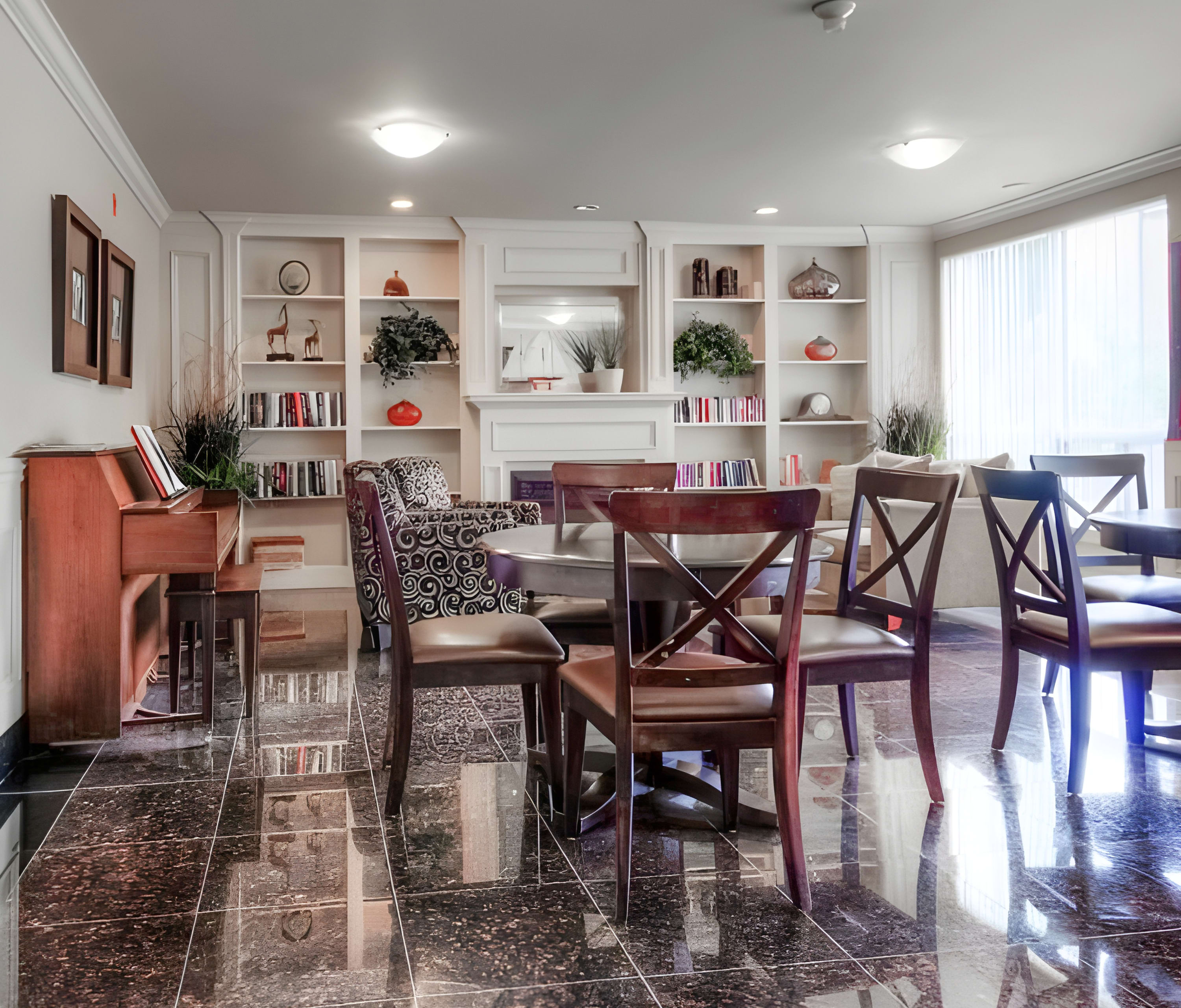 Richmond Hill Apartments - 1 Bedroom + Den 3