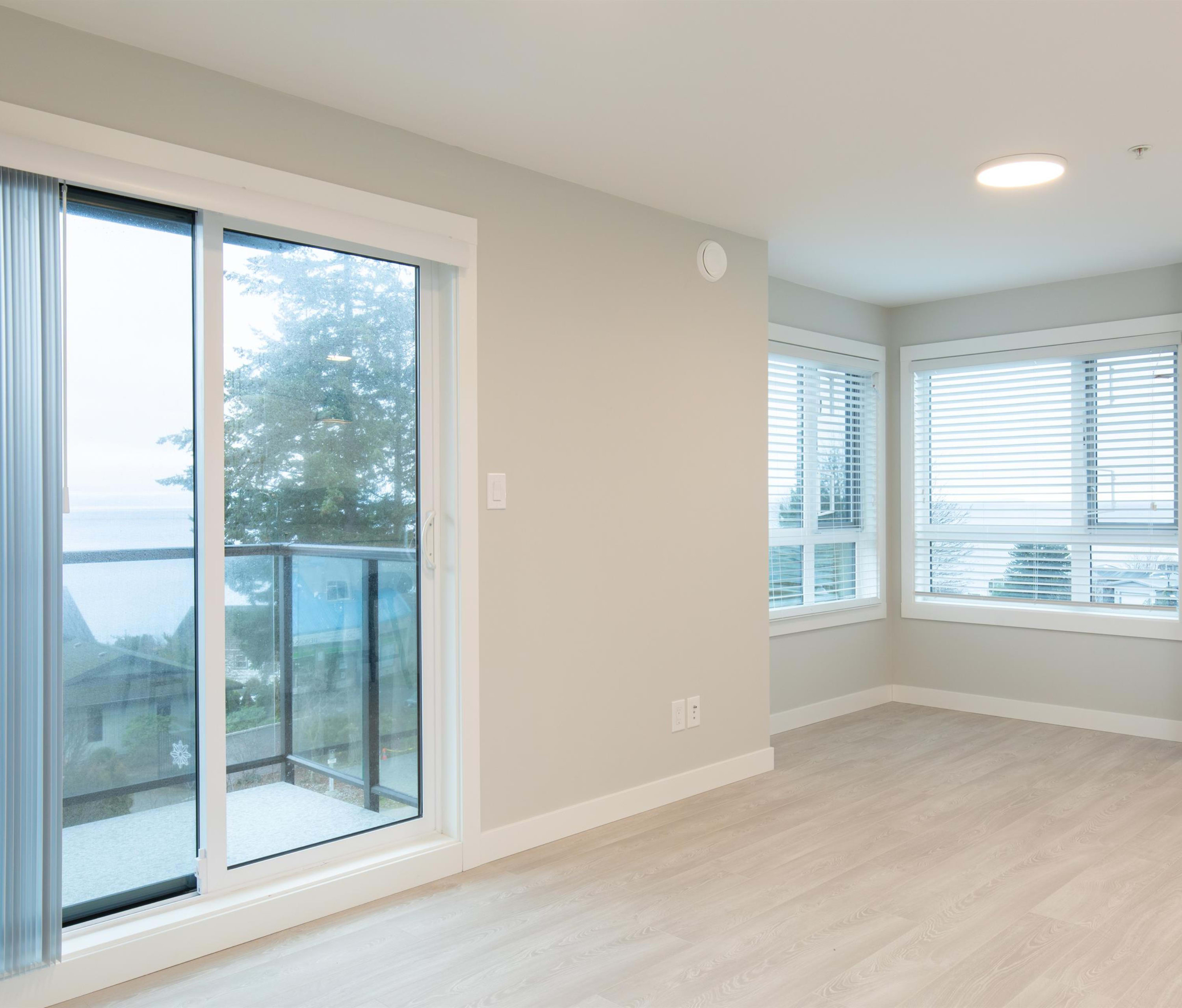 Photo 3 of The Shores - 2 Bedroom + 2 Bath - 76 - 765 Ft² - $2125 rental property