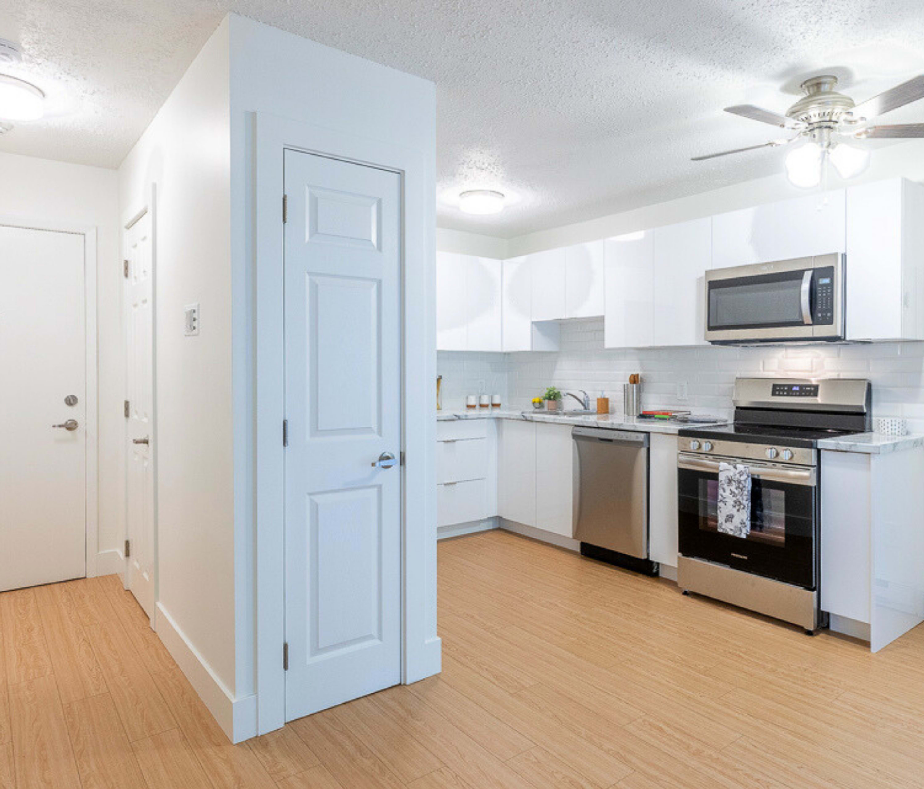 Photo 2 of Woodhaven Apartments - One Bedroom - 578 Ft² - $1395 rental property