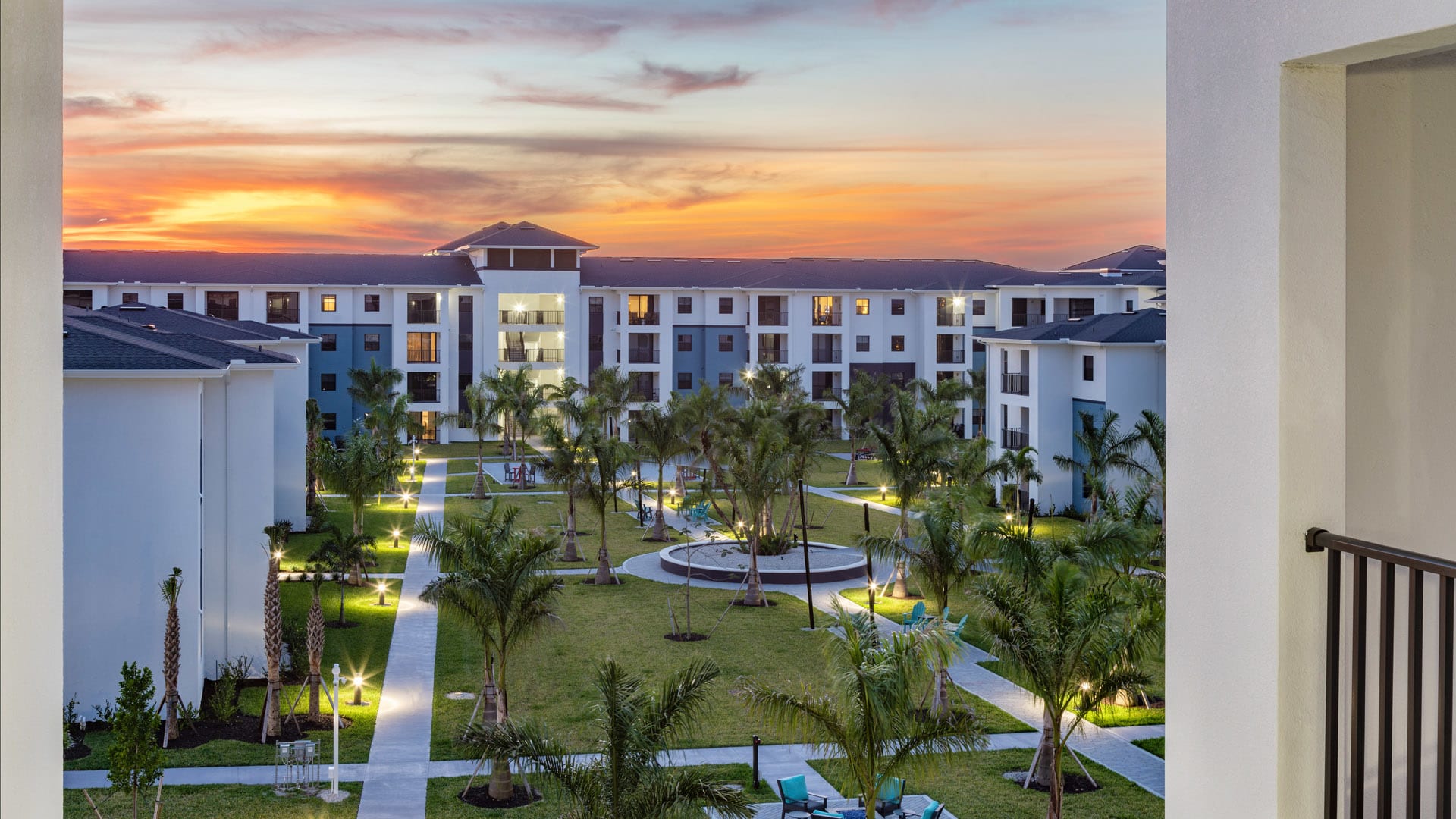 Photos And Video Of Grand Central Apartments In Fort Myers Fl