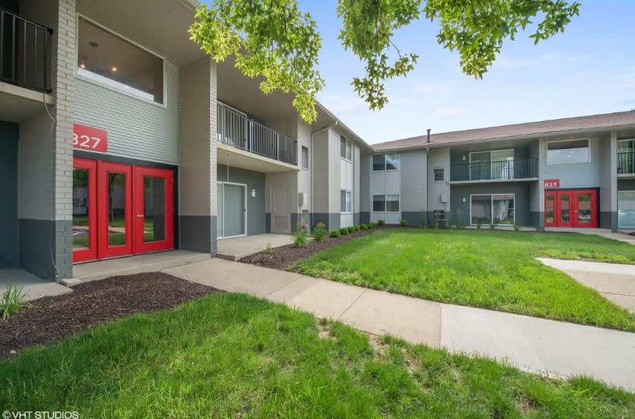 7 Pointe Apartments 1 of 8