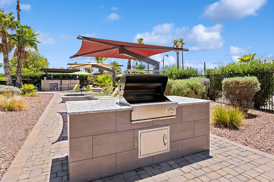 Grill area at Verde Plaza MHC