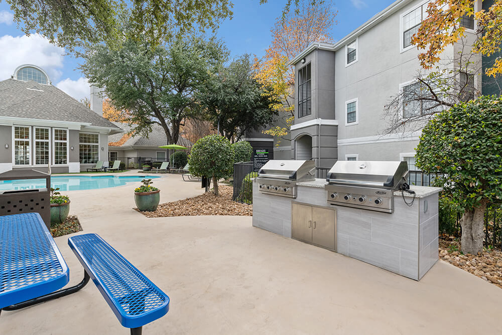 Grill area at Bridges at Oakbend