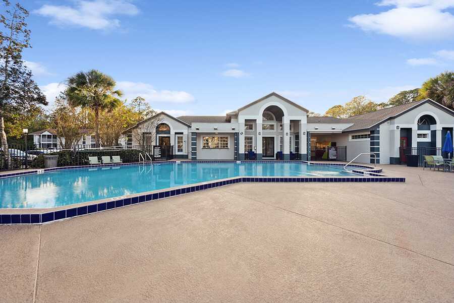 Pool at Vue at Baymeadows (2 of 6)