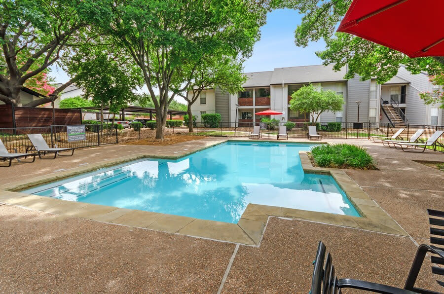 Pool at Autumnwood (1 of 4)