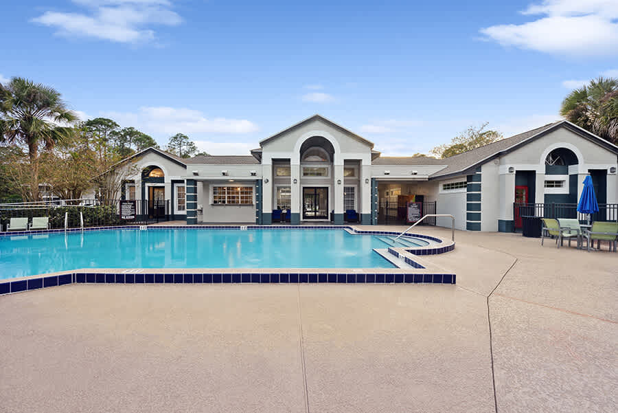 Pool at Vue at Baymeadows (3 of 6)