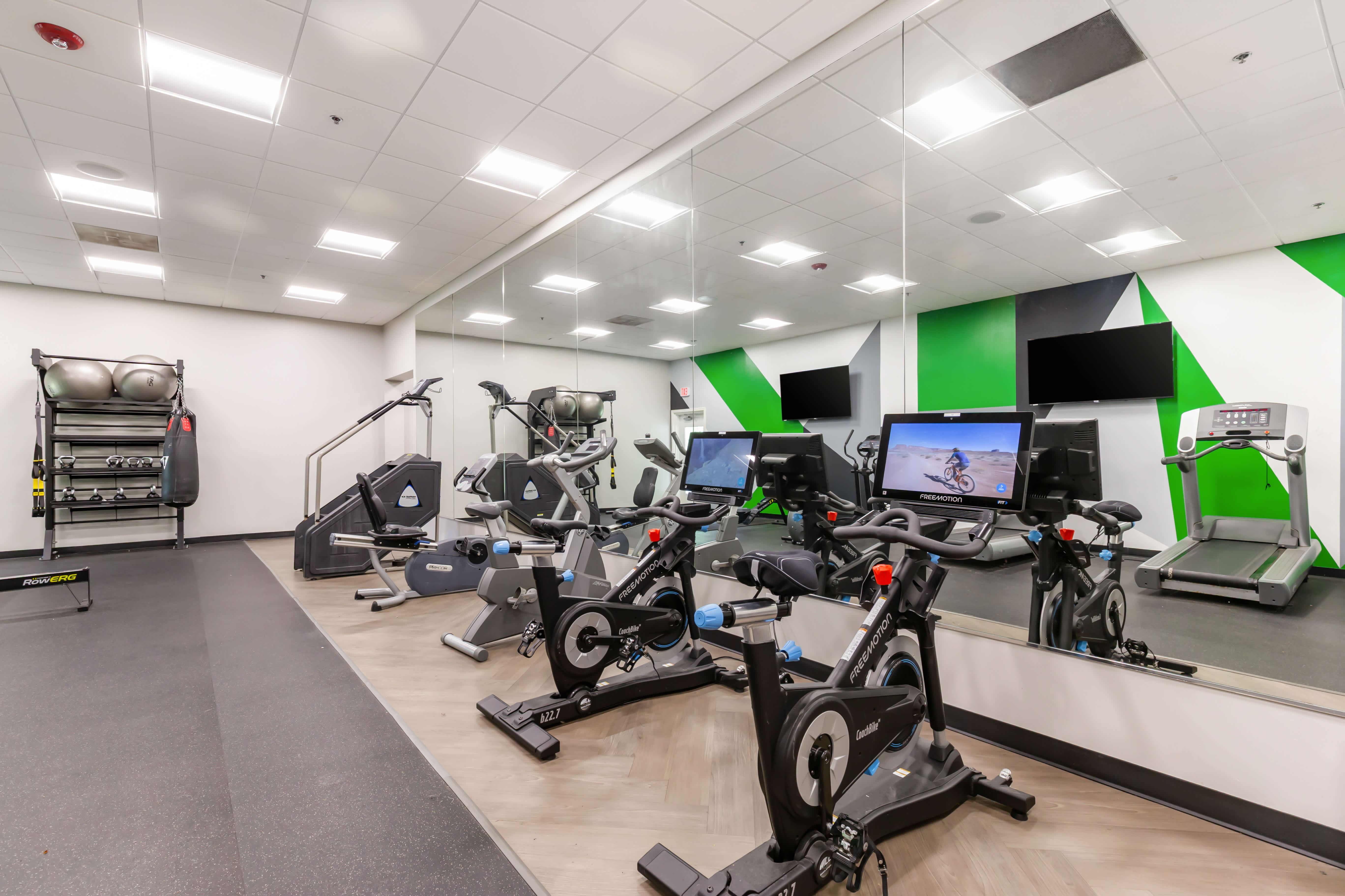 Gym at Hawthorn at Oakhurst (2 of 2)
