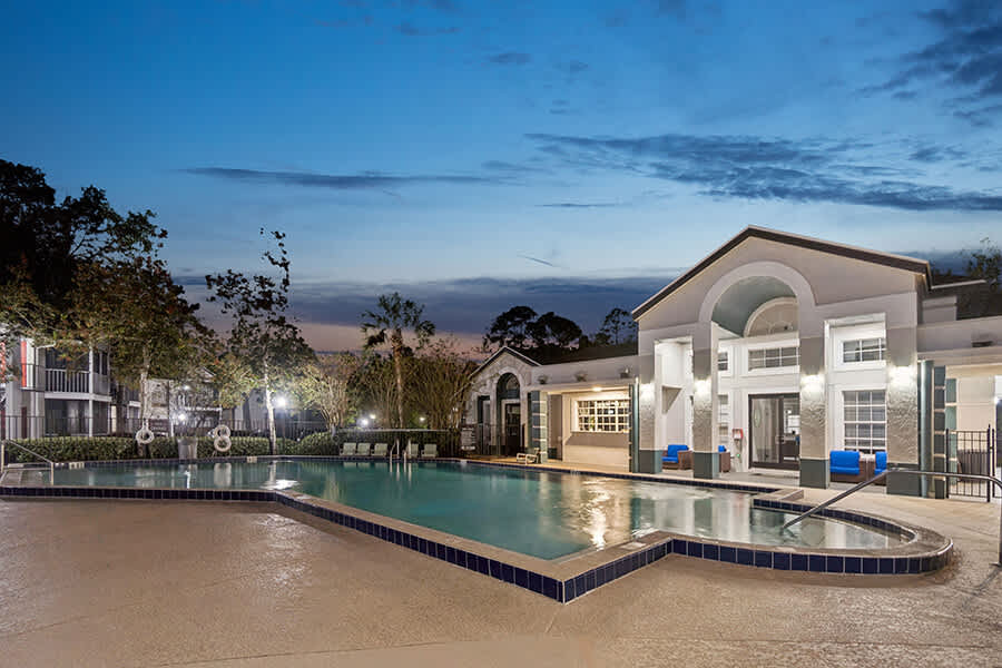 Pool at Vue at Baymeadows (4 of 6)
