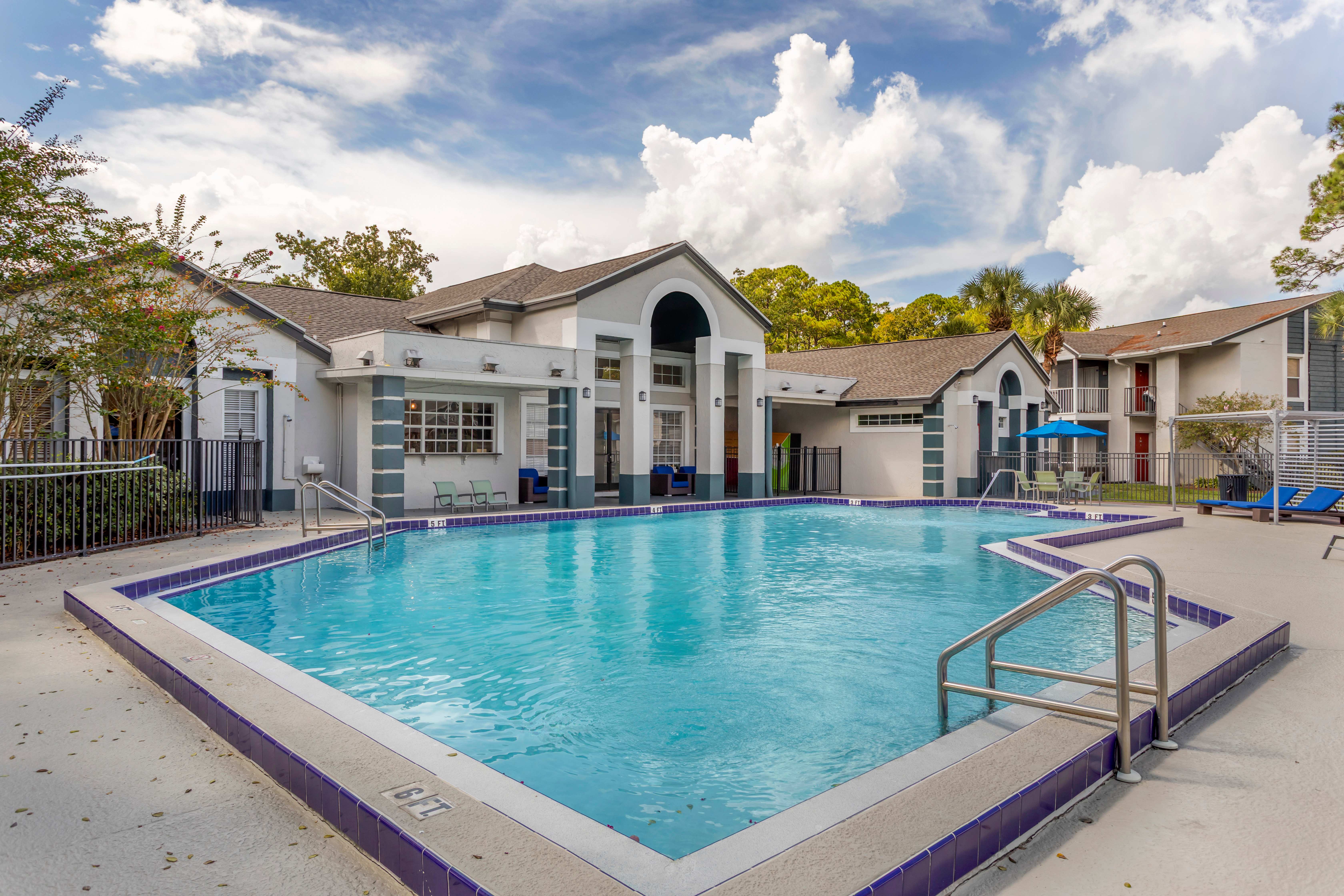 Pool at Vue at Baymeadows (6 of 6)