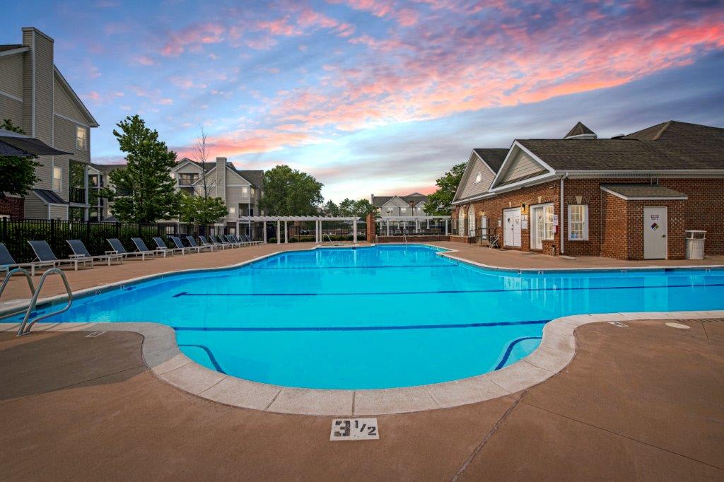 Pool at Dulles Greene (3 of 3)