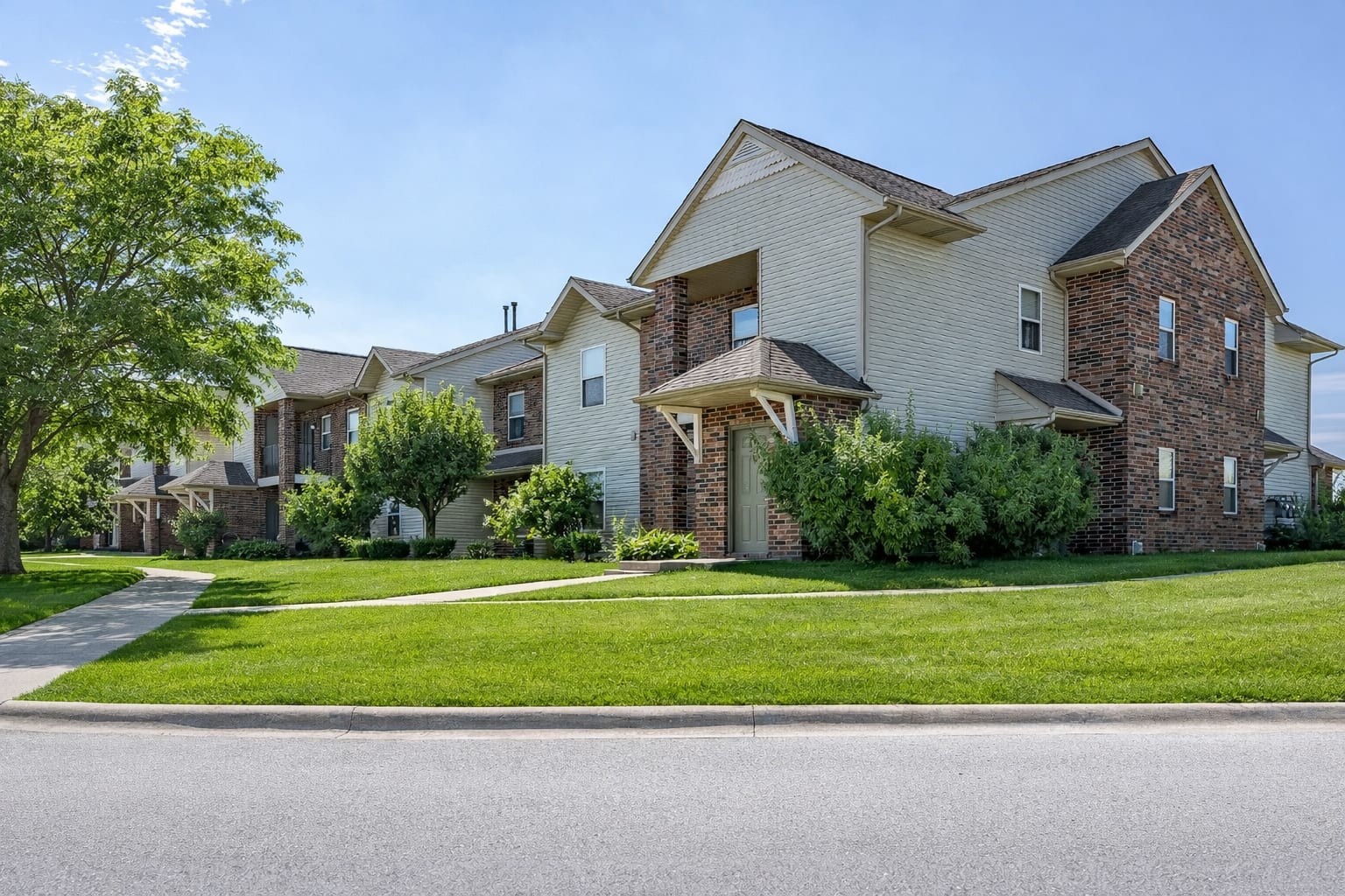 Arbors at Hickory Creek 2 of 12