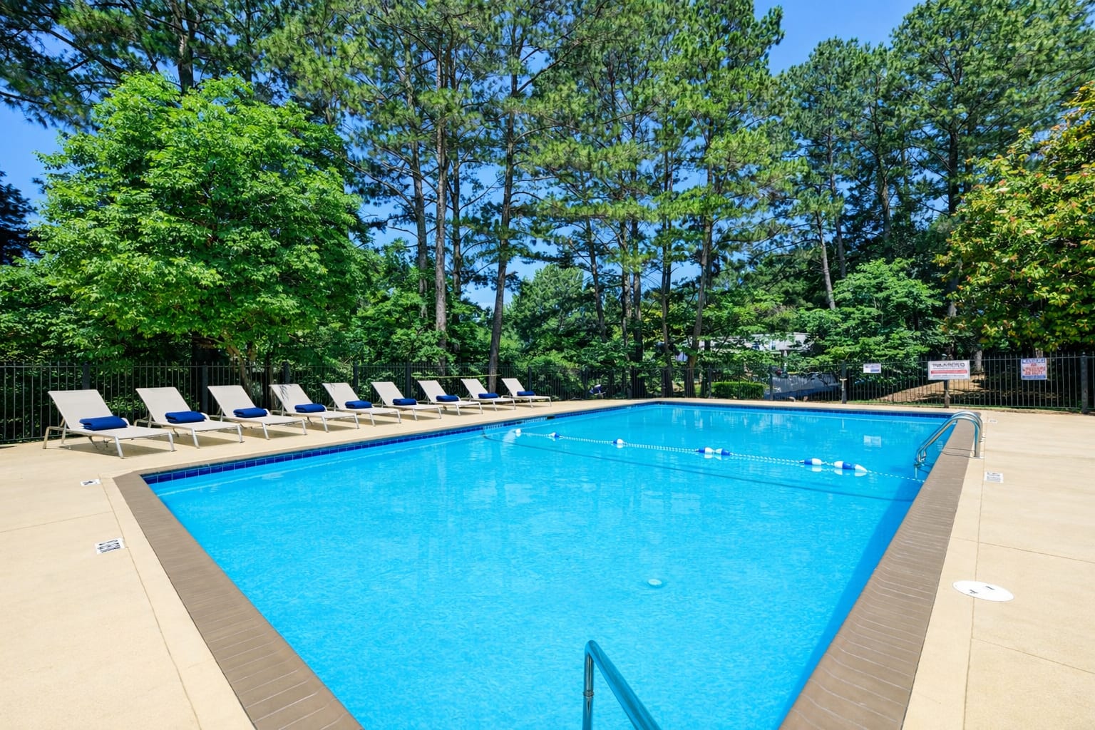 Pool at Maplewood Pointe (1 of 3)