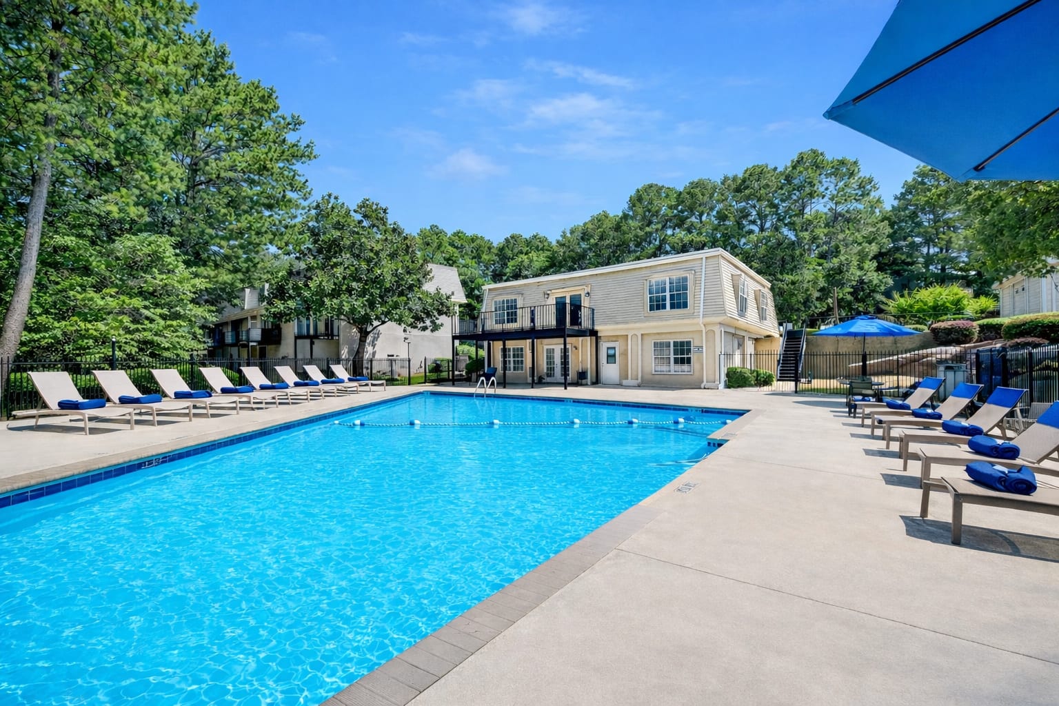 Pool at Maplewood Pointe (3 of 3)