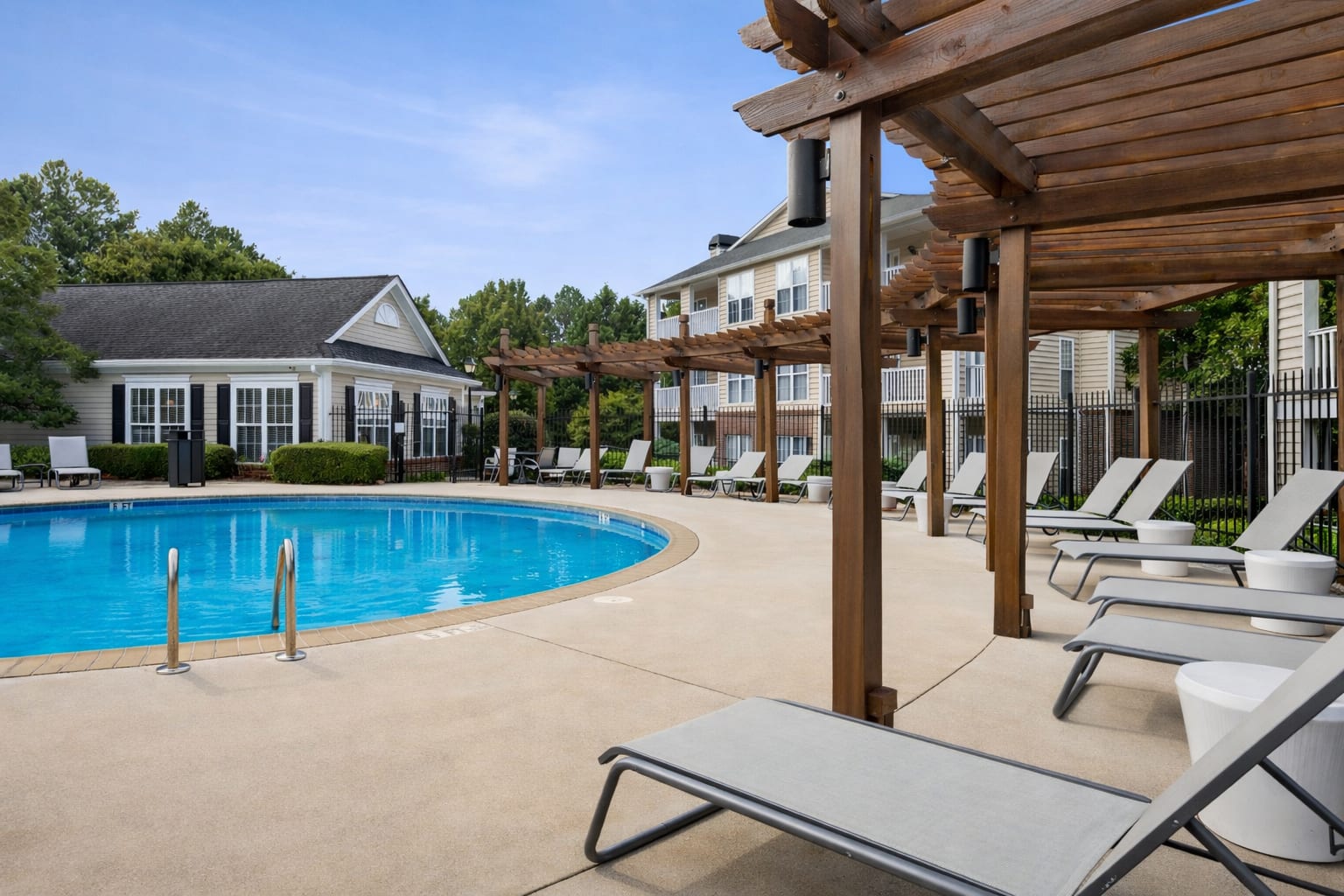 Pool at Lexington on the Green (2 of 2)