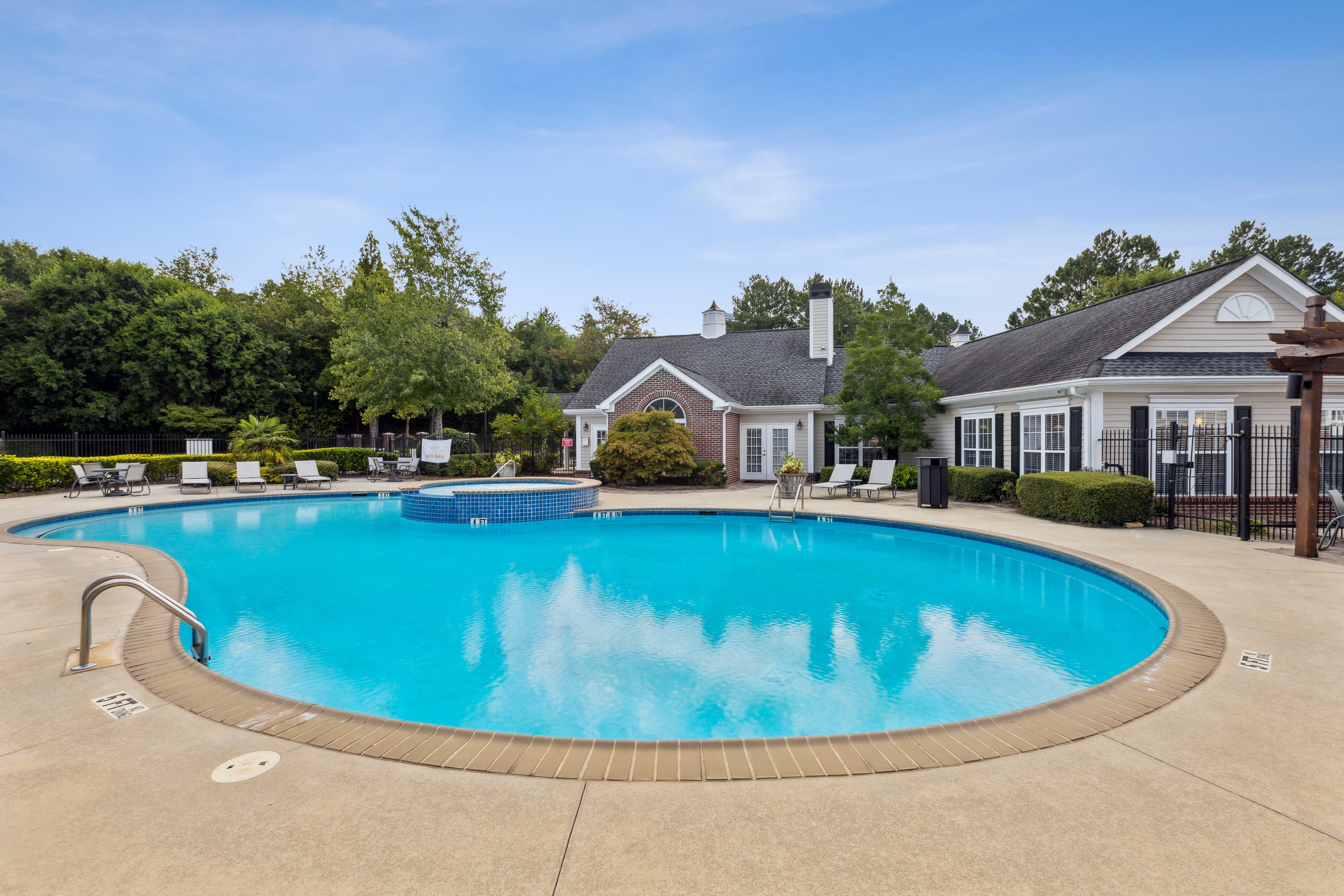 Pool at Lexington on the Green (1 of 2)