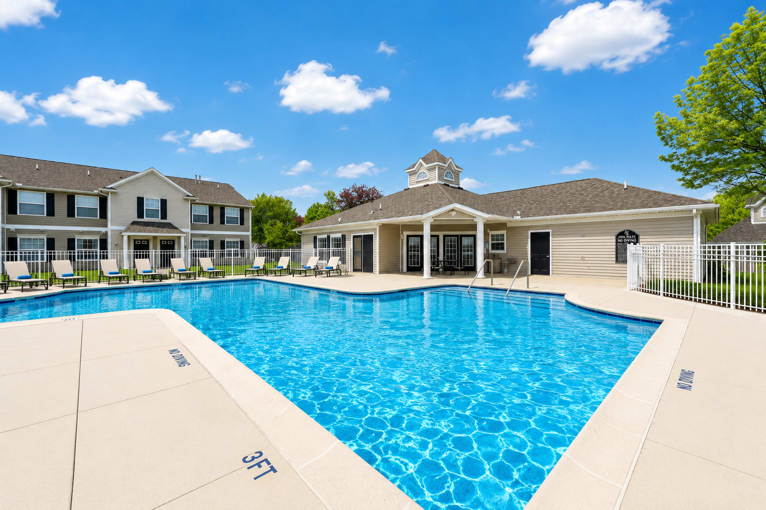 Pool at Arbor Trails (1 of 2)